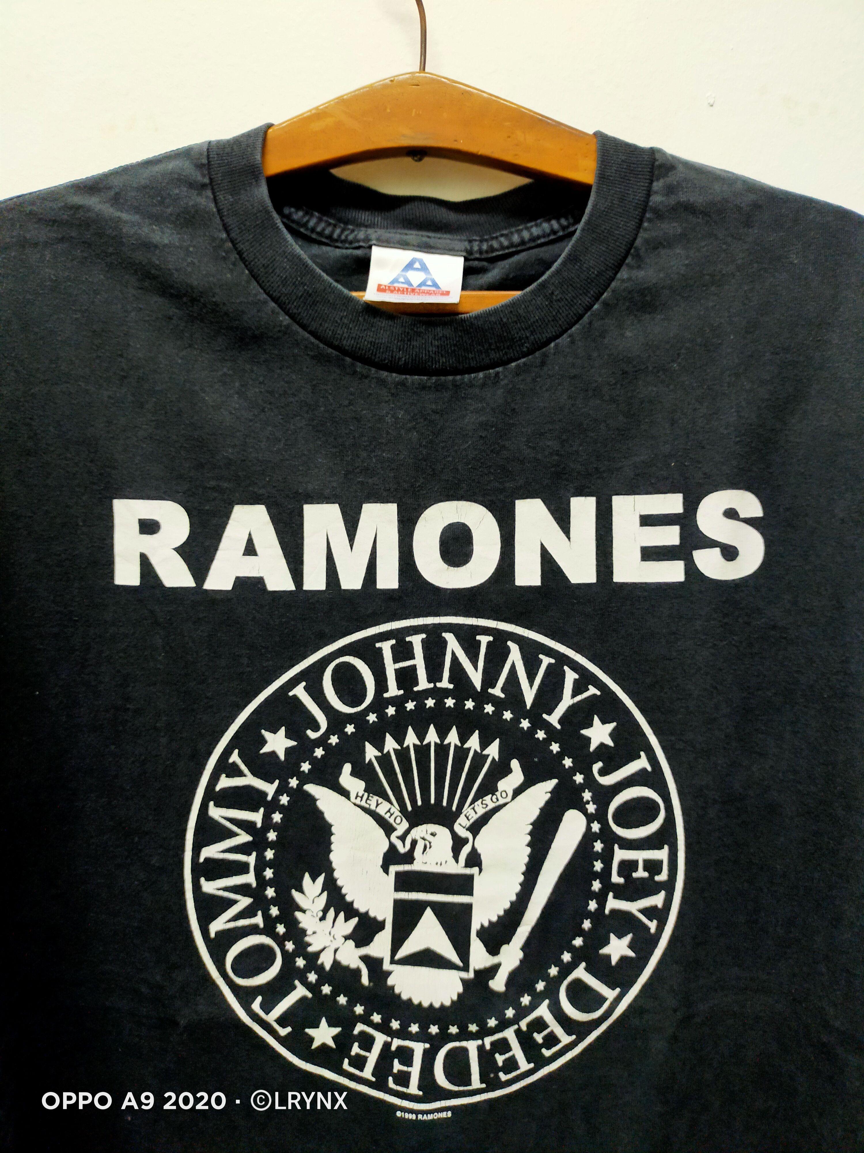 Band Tees VINTAGE THE RAMONES TSHIRT 1999 Size US XL / EU 56 / 4 - 2 Thumbnail