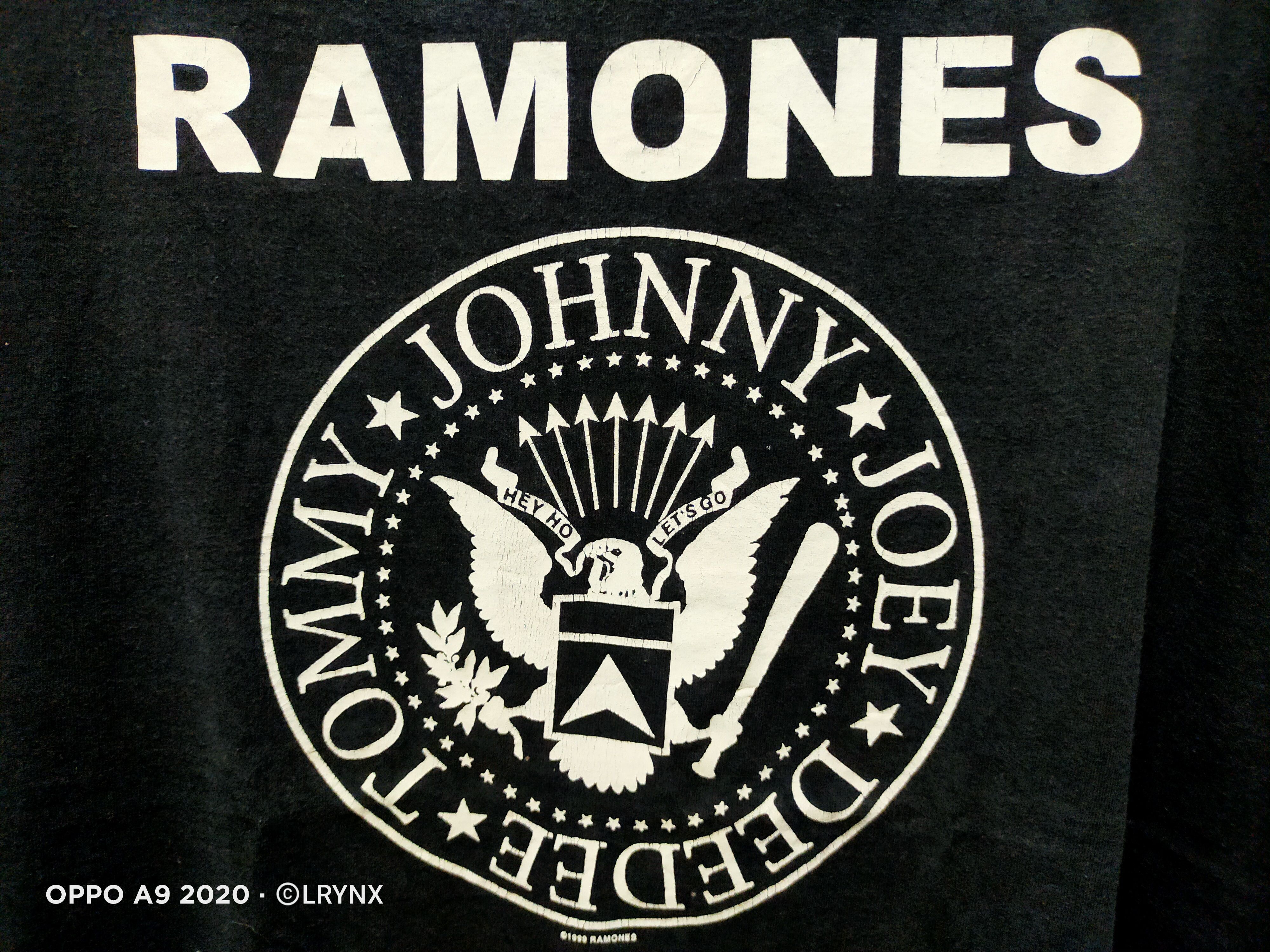 Band Tees VINTAGE THE RAMONES TSHIRT 1999 Size US XL / EU 56 / 4 - 3 Thumbnail