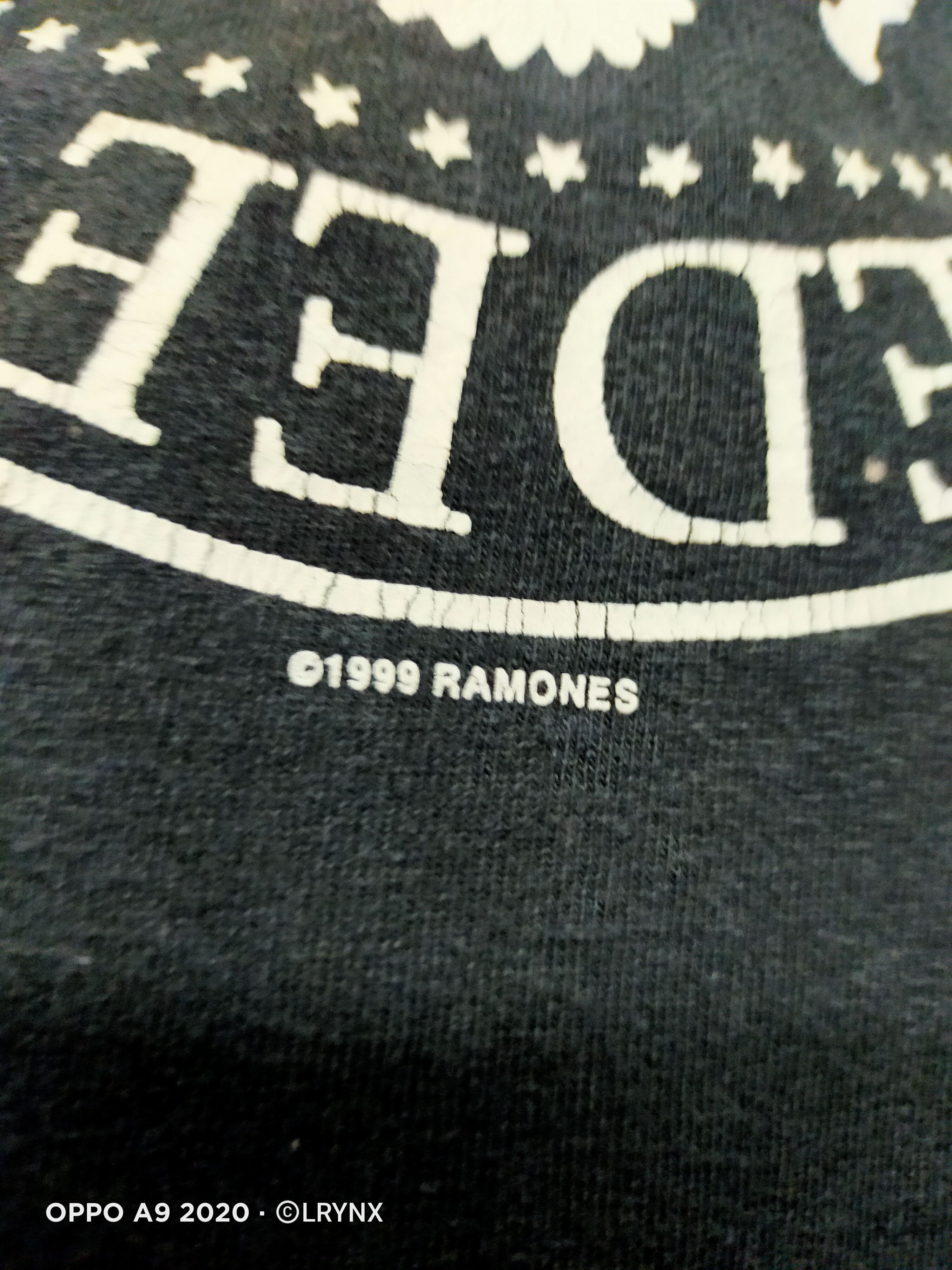 Band Tees VINTAGE THE RAMONES TSHIRT 1999 Size US XL / EU 56 / 4 - 5 Thumbnail