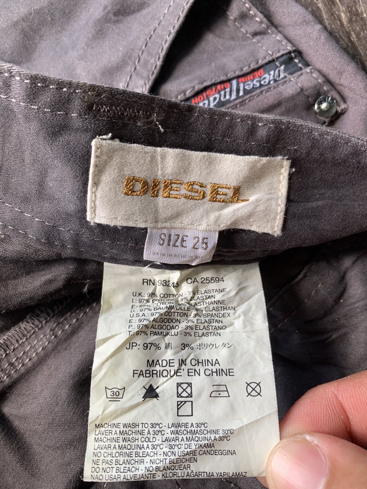 Diesel Vintage diesel mini skirt nice design Size 30" / US 8 / IT 44 - 11 Thumbnail