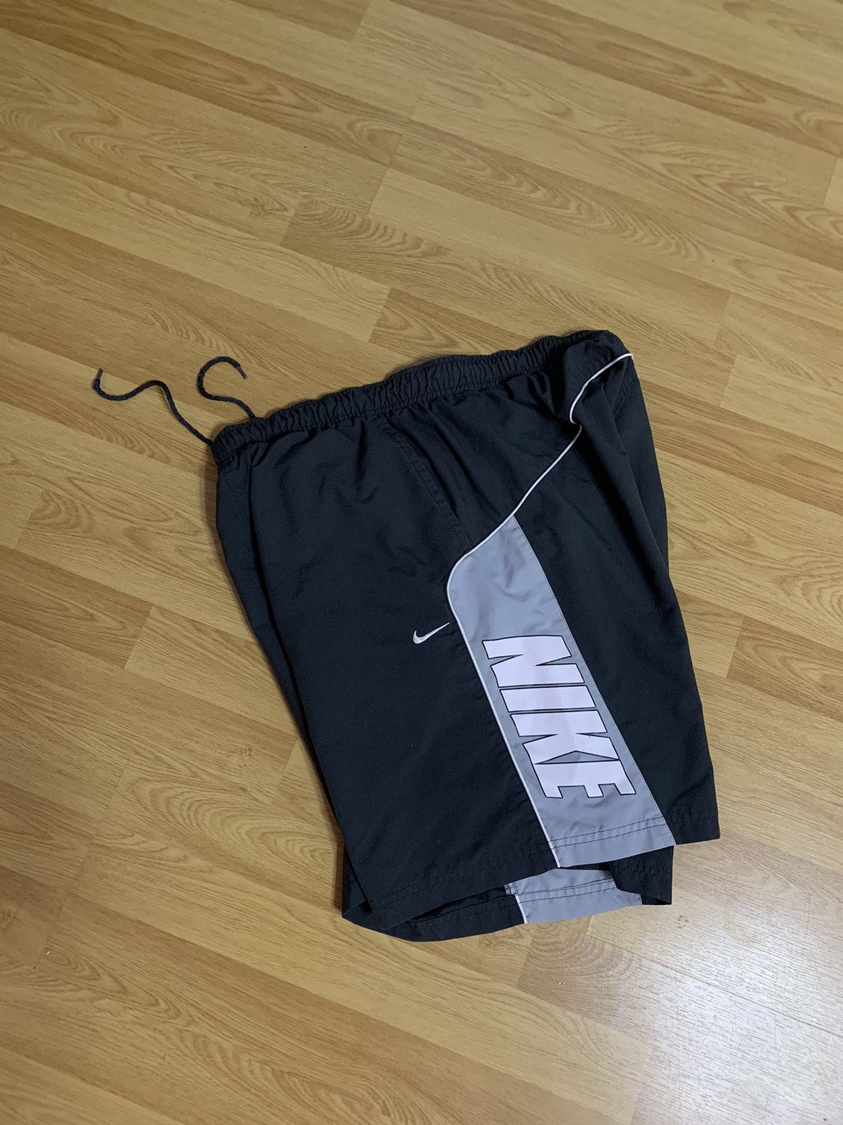 Nike × Vintage Vintage Nike y2k swoosh shorts big logo Size US 33 - 1 Thumbnail
