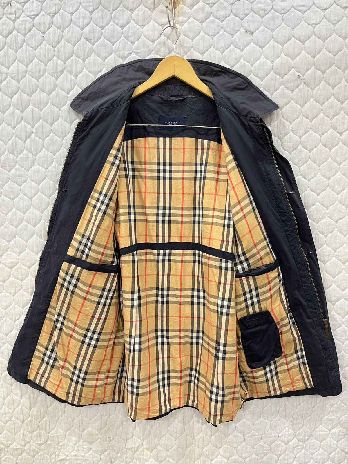 Burberry (Fff). VINTAGE NOVA CHECK JACKET Size US M / EU 48-50 / 2 - 8 Thumbnail