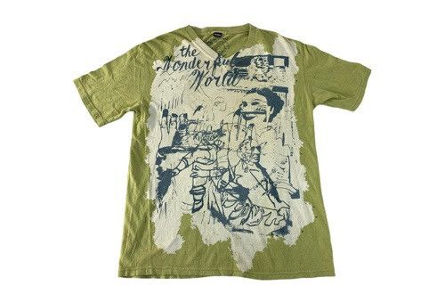 image of Art Hype Rallys Wonderfull Worlds Big Logo V Neck Printed Tee in Green, Men's (Size Large)