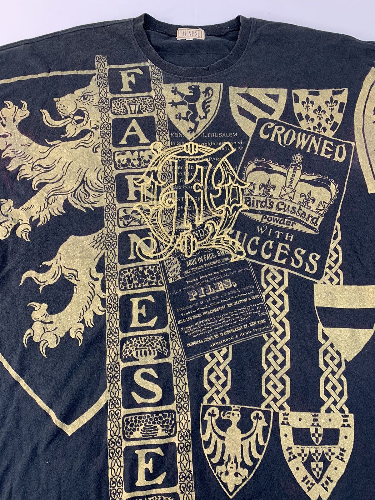Designer 90s Farnese The Royal Marine Custard Powder Big Logo Tee Size US XL / EU 56 / 4 - 3 Thumbnail