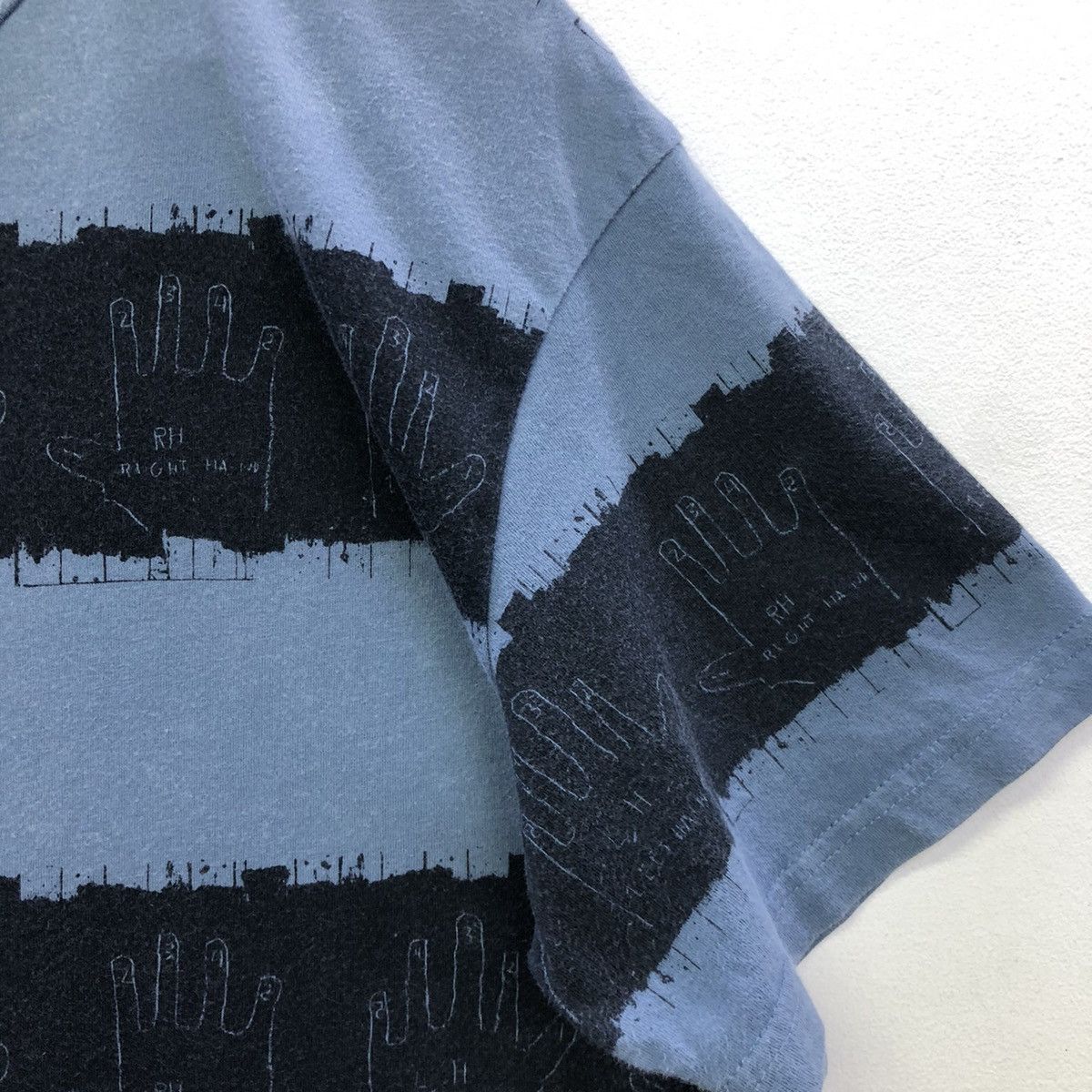 Jean-Michel Basquiat × Uniqlo Rare Collaboration Uniqlo With Jean Mitchel Basquiat Art Tee Size US L / EU 52-54 / 3 - 5 Thumbnail