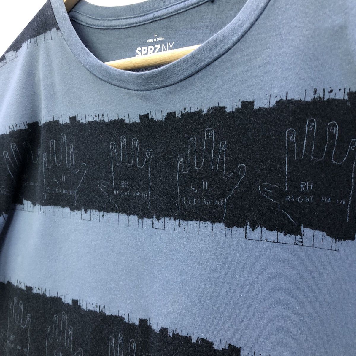 Jean-Michel Basquiat × Uniqlo Rare Collaboration Uniqlo With Jean Mitchel Basquiat Art Tee Size US L / EU 52-54 / 3 - 10 Thumbnail