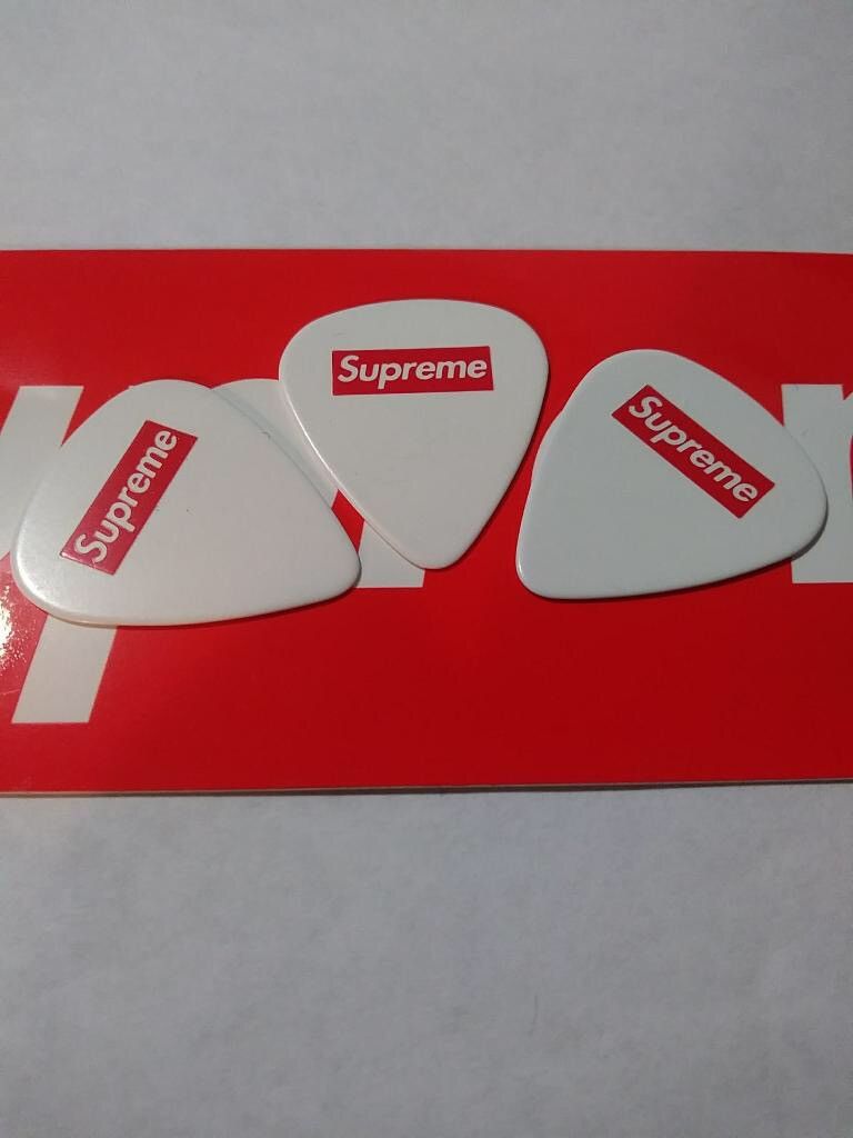 Supreme guitar pick sales