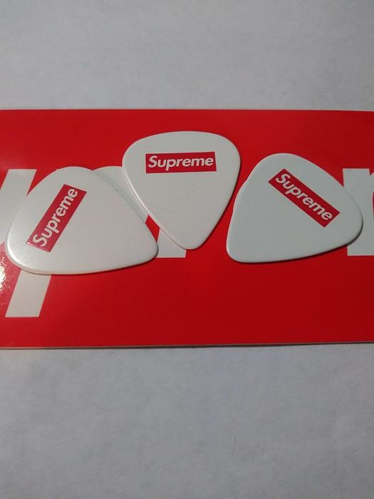 Supreme guitar outlet pick