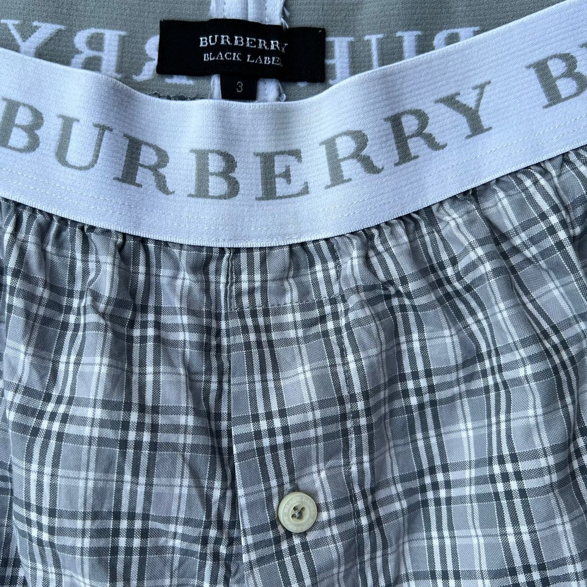 Black Label VINTAGE BURBERRY BLACK LABEL BOXERS Size 32 - 11 Thumbnail