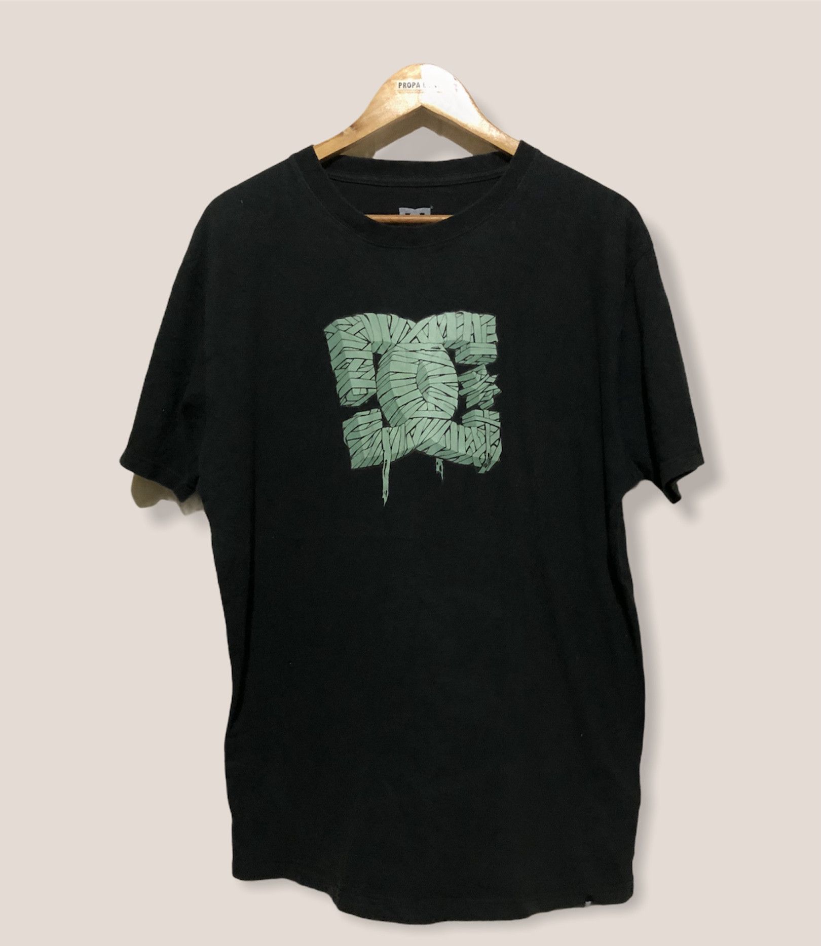 DC DC Shoes Tshirt Size US L / EU 52-54 / 3 - 1 Thumbnail