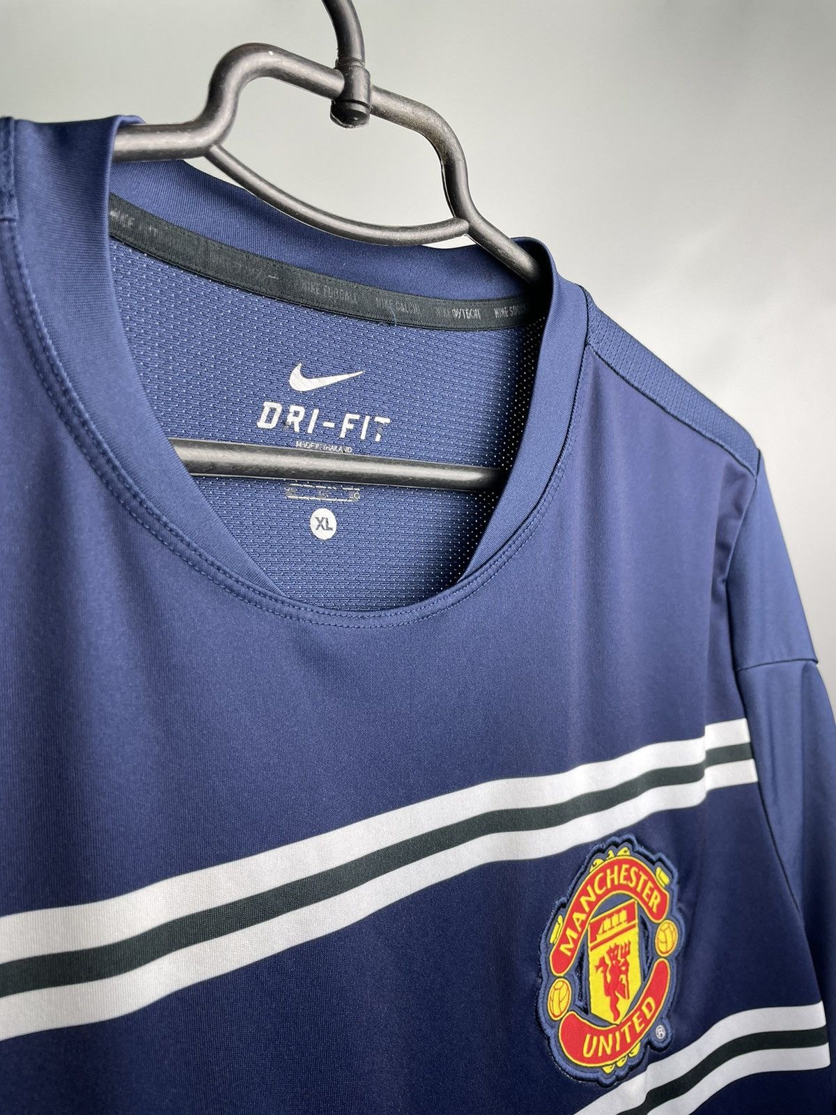 Nike MANCHESTER UNITED NIKE SOCCER JERSEY AON 545033-411 Size US XL / EU 56 / 4 - 3 Thumbnail