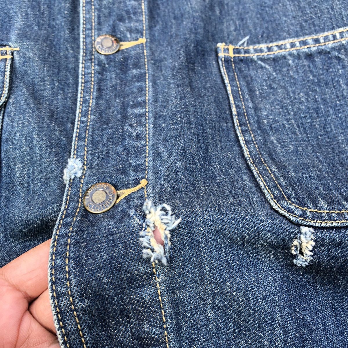 Japanese Brand × Uniqlo 🔥Rare🔥🇯🇵Uniqlo Distress Rips Four Pocket Stylish Denim Jacket Size US M / EU 48-50 / 2 - 9 Thumbnail