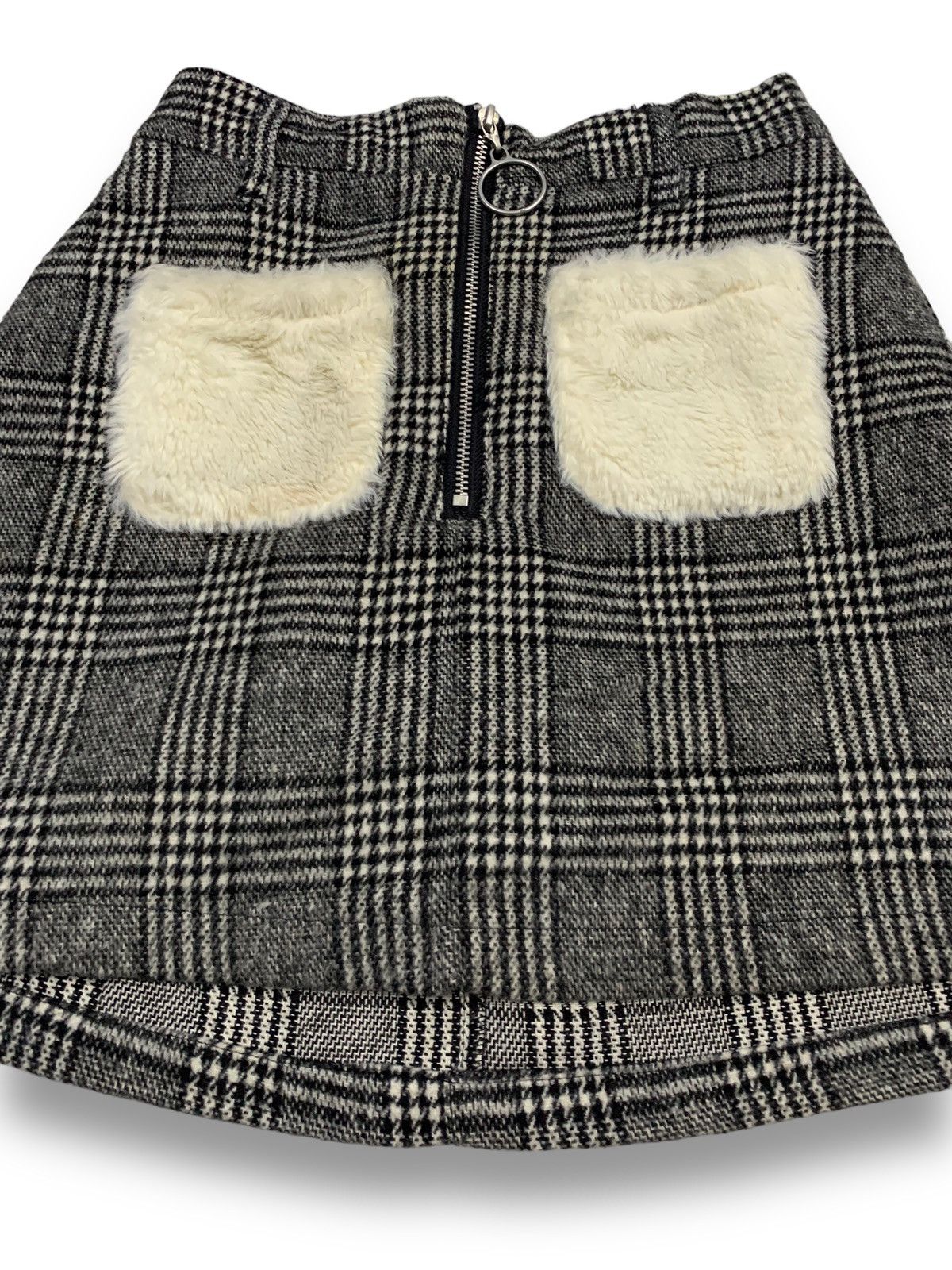Japanese Brand Japanese Brand Faux Fur Plaid Mini Skirt like Burberry Size 24" / US 00 / IT 34 - 5 Thumbnail