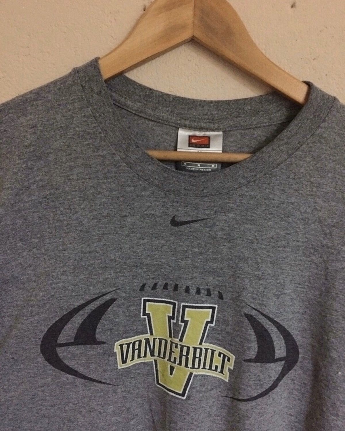 Nike Vintage Nike Middle Tshirt Size US L / EU 52-54 / 3 - 1 Thumbnail