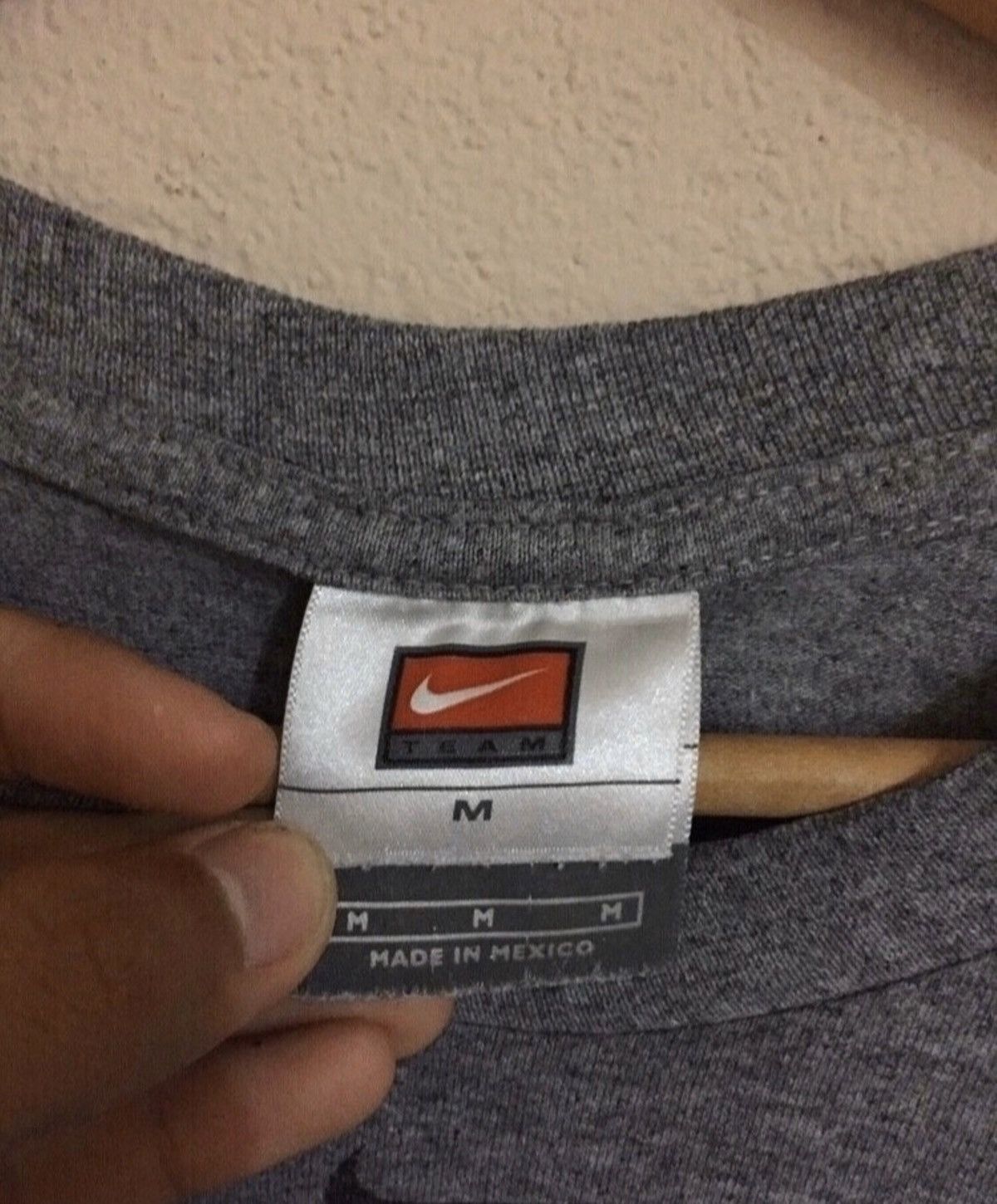 Nike Vintage Nike Middle Tshirt Size US L / EU 52-54 / 3 - 5 Thumbnail