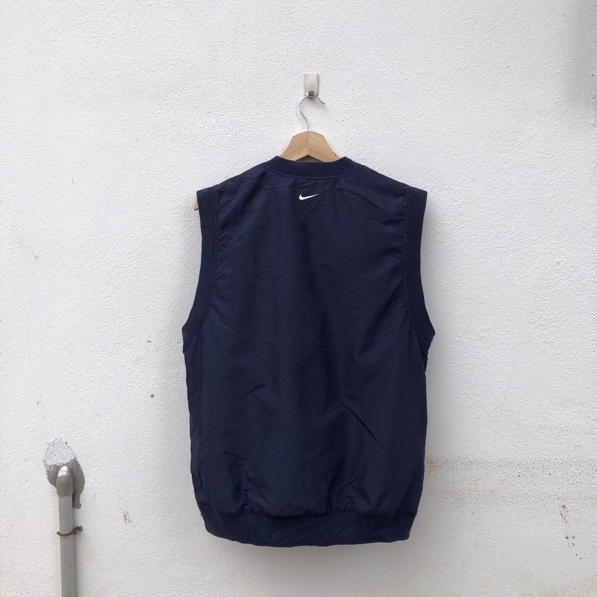 Nike VINTAGE NIKE GOLF TANK TOP VEST SMALL LOGO Size US M / EU 48-50 / 2 - 5 Thumbnail