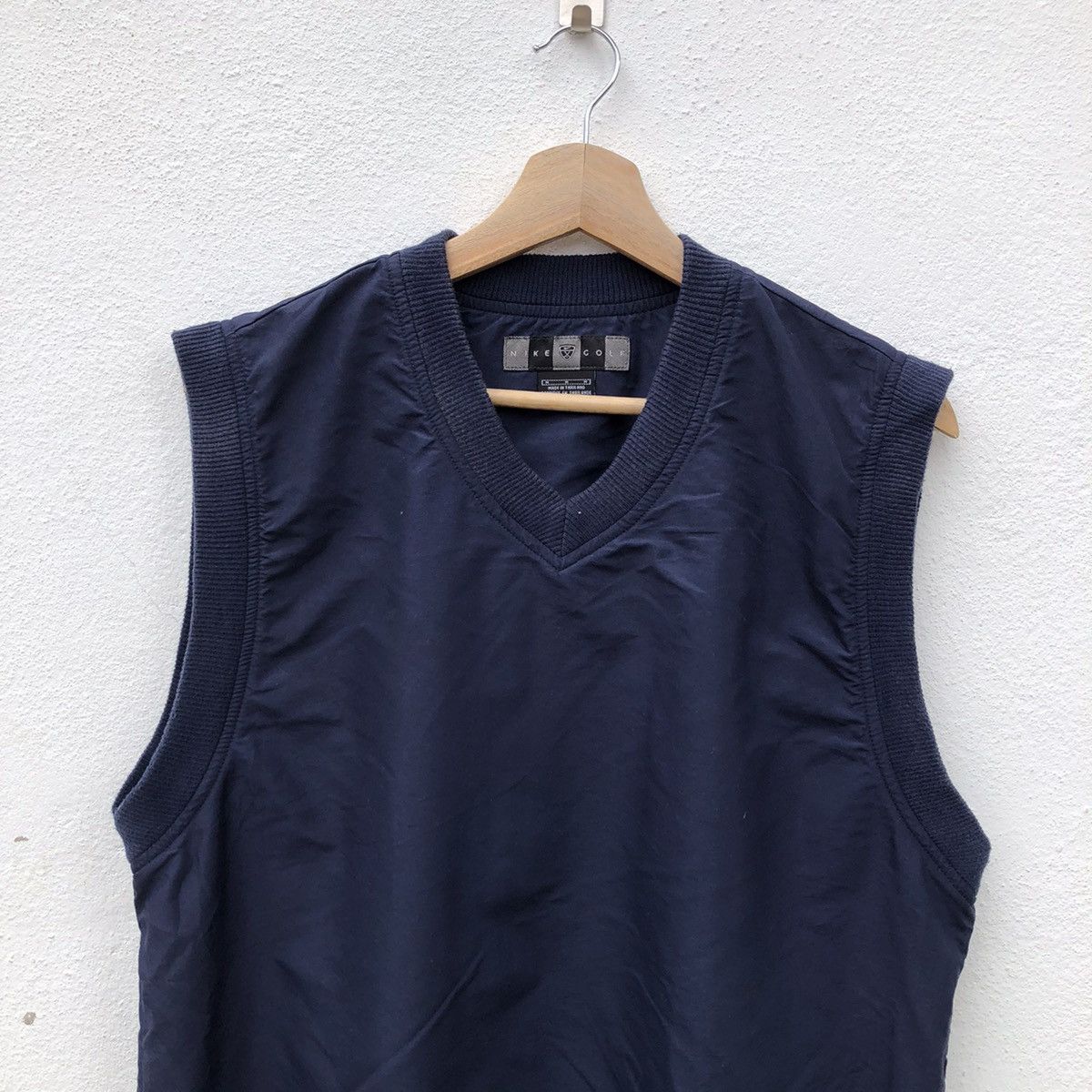 Nike VINTAGE NIKE GOLF TANK TOP VEST SMALL LOGO Size US M / EU 48-50 / 2 - 3 Thumbnail