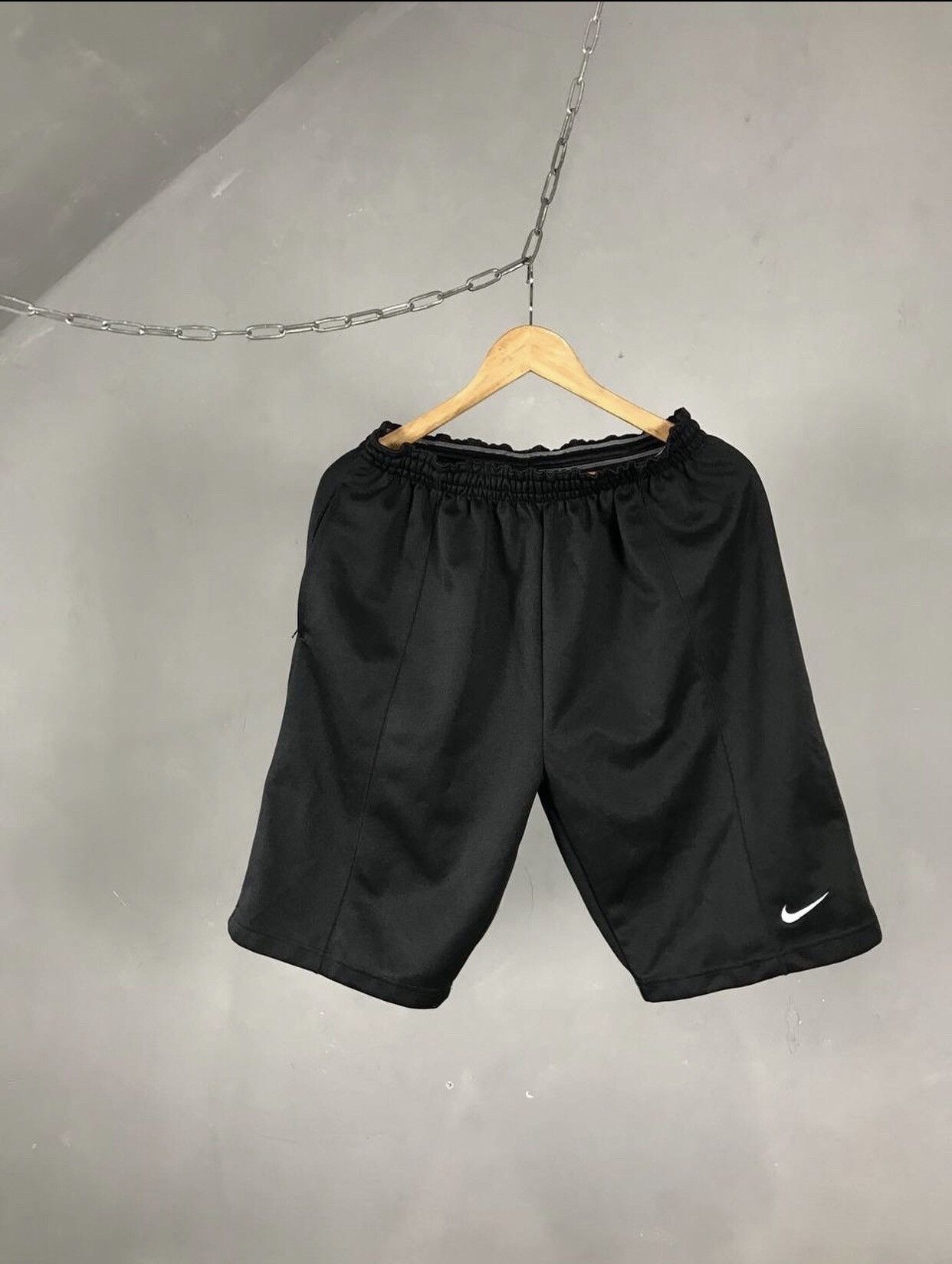 Nike Nike swoosh streetwear vintage black shorts Size US 30 / EU 46 - 1 Thumbnail