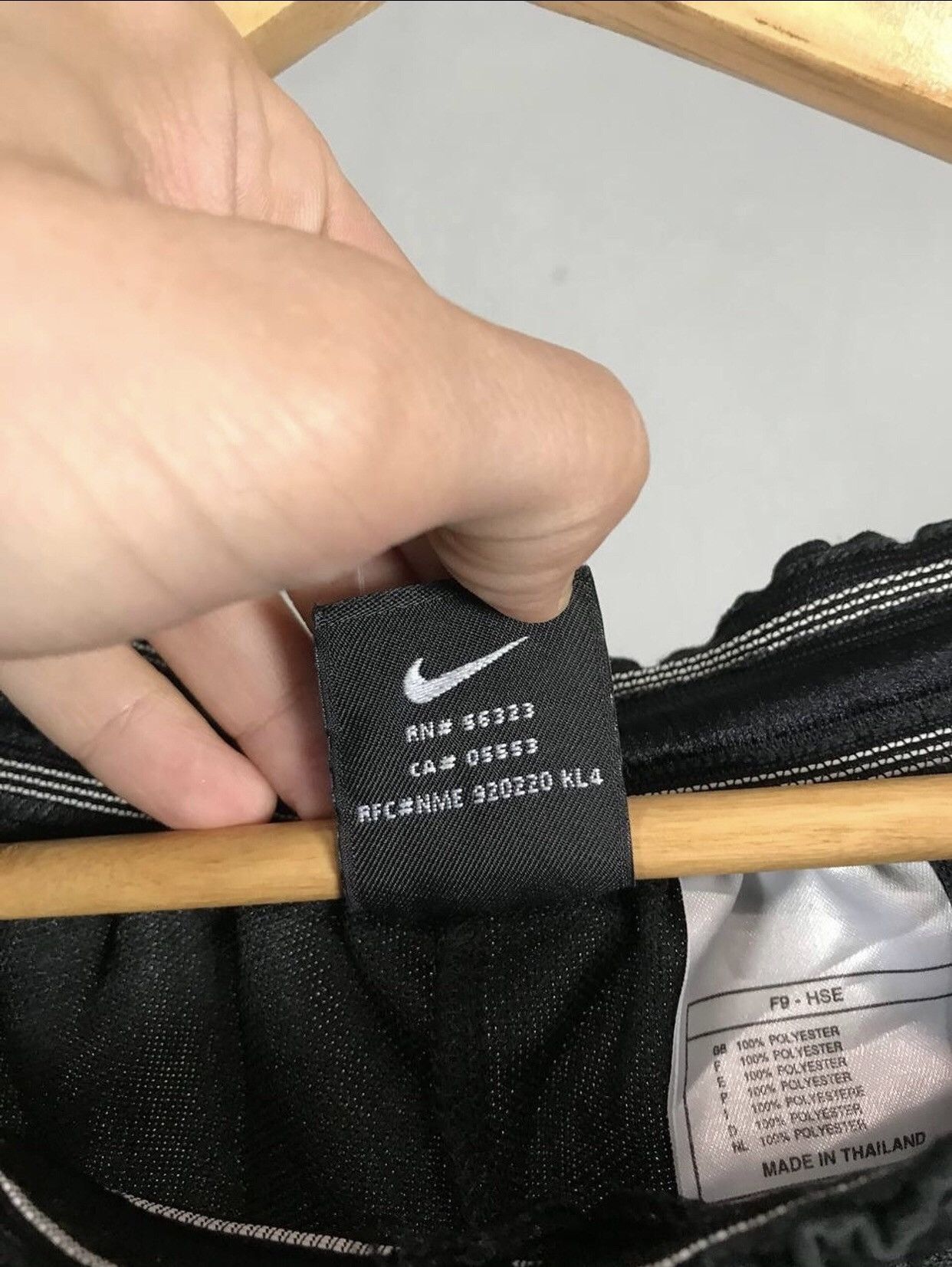 Nike Nike swoosh streetwear vintage black shorts Size US 30 / EU 46 - 6 Thumbnail