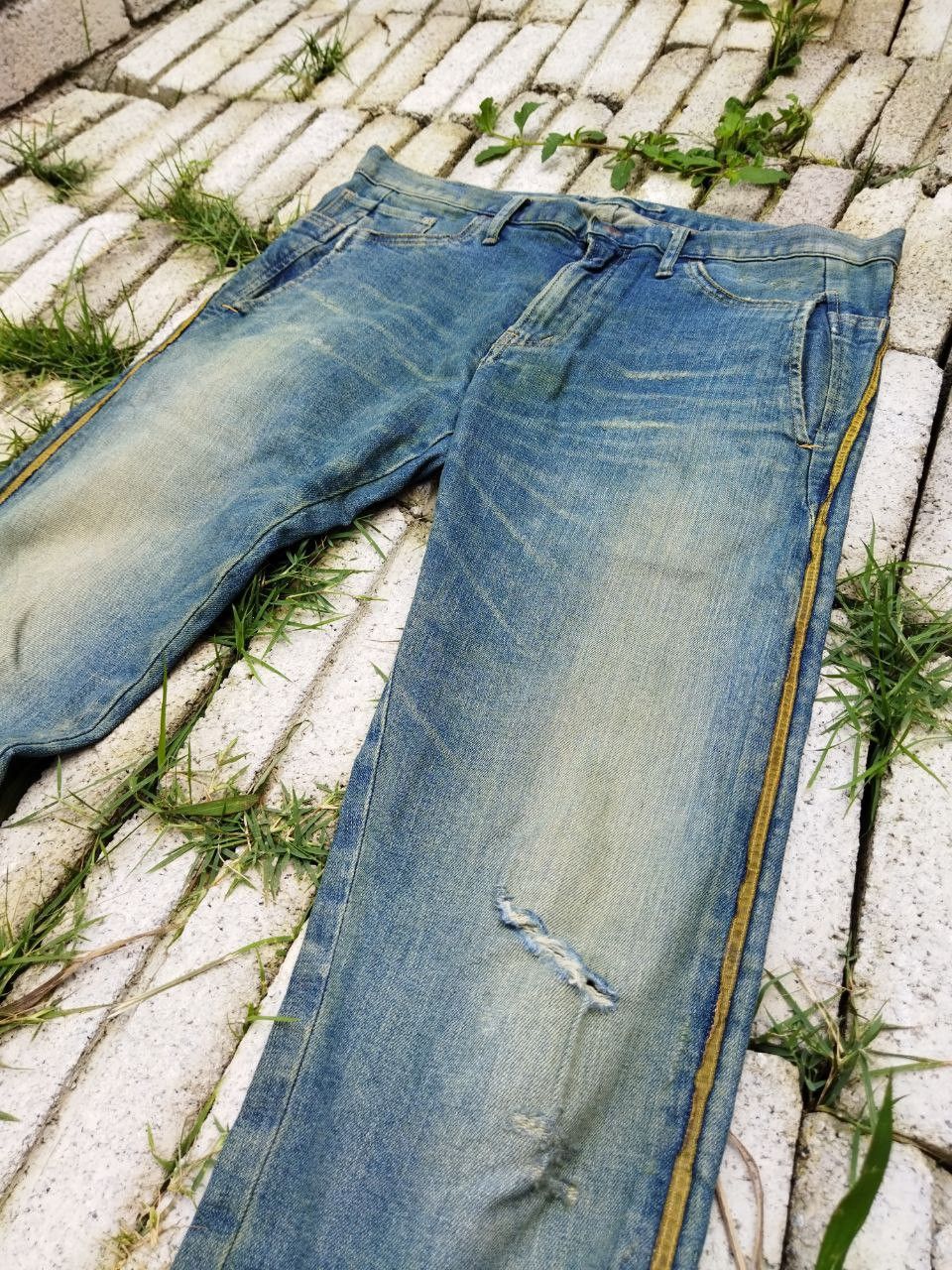 Maison MIHARA YASUHIRO Miharayasuhiro Japan Distressed Jeans Size US 34 / EU 50 - 8 Thumbnail