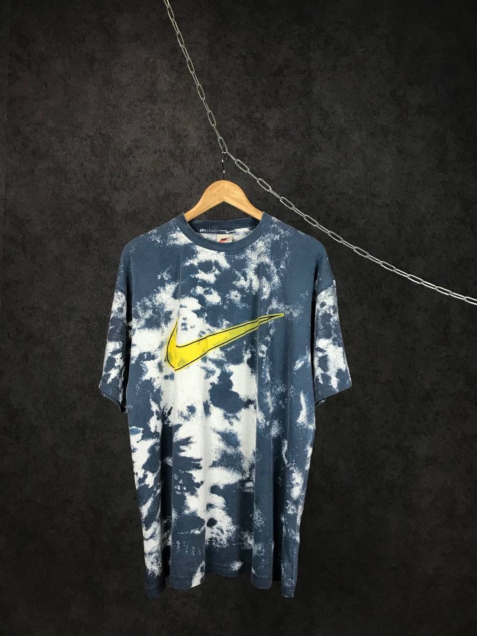 Nike Nike swoosh streetwear vintage faded center logo tee Size US M / EU 48-50 / 2 - 1 Thumbnail