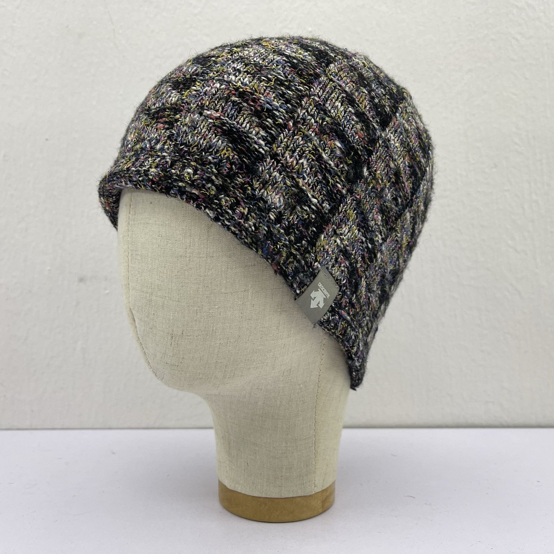 Descente Descente Nice Design Beanie Hats-BH4143 Size ONE SIZE - 1 Thumbnail