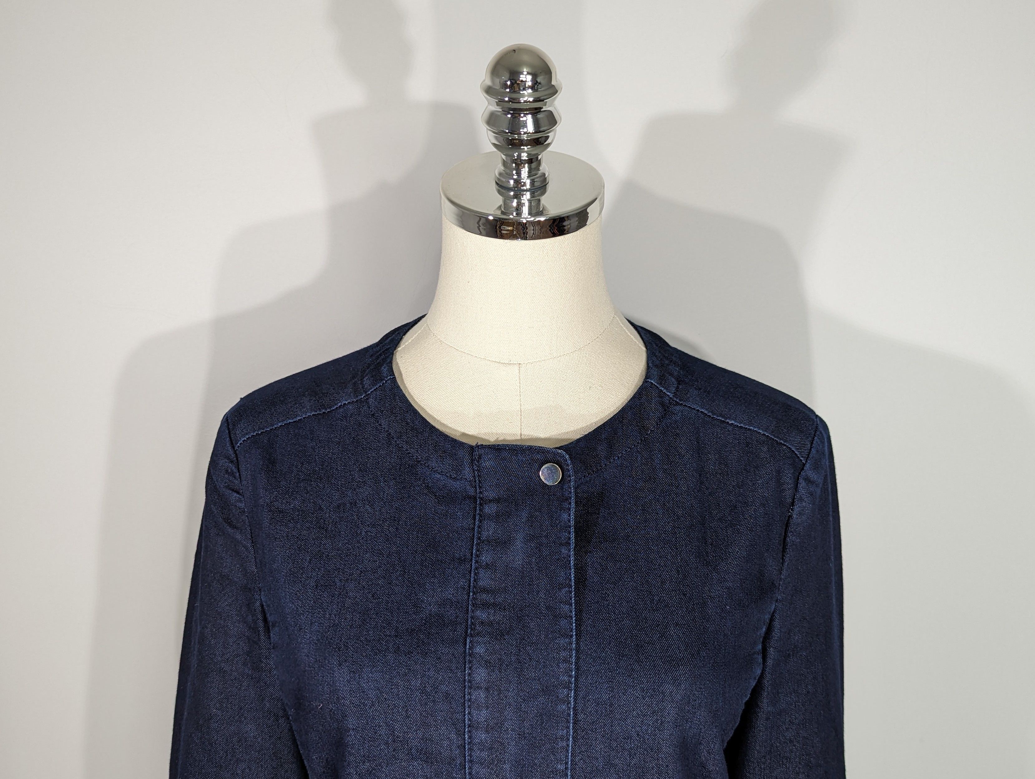 Armani Armani Jeans Women's Denim Jacket Luxury Brand FashionCasual Size S / US 4 / IT 40 - 24 Thumbnail