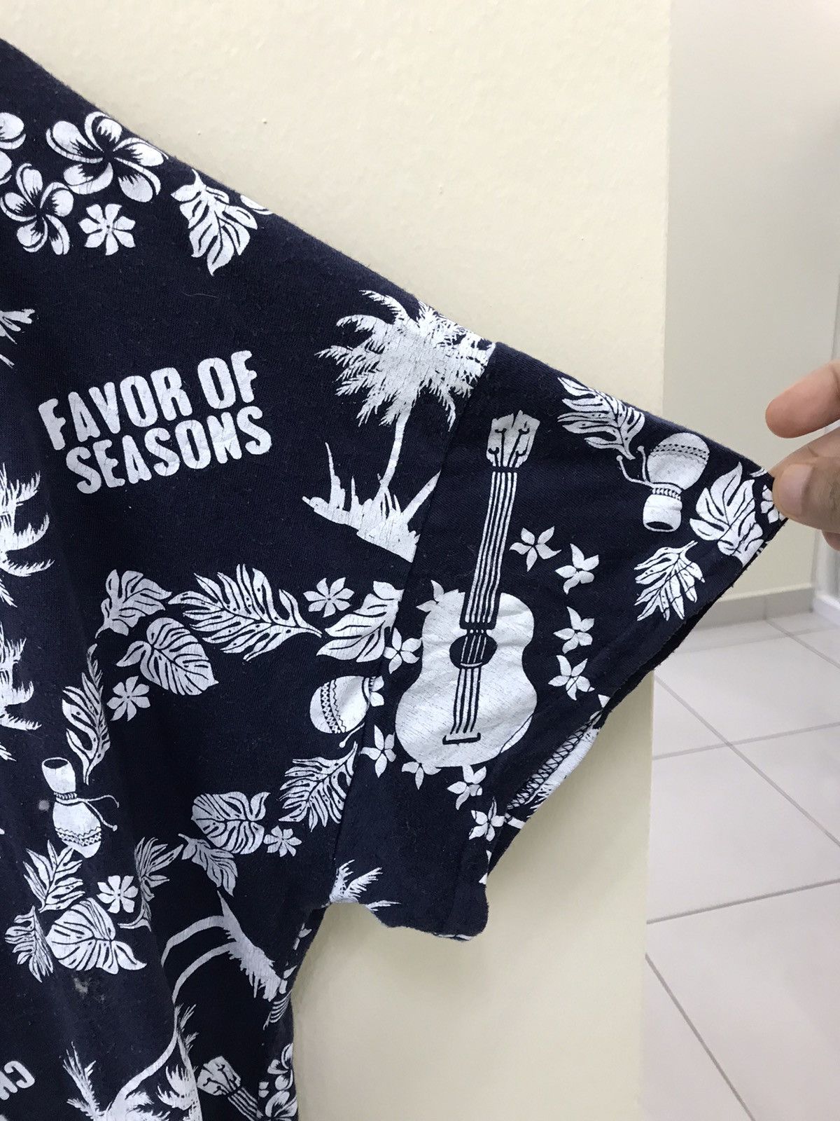 Vintage Favour Of Seasons Surf Style T Shirt Size US L / EU 52-54 / 3 - 8 Thumbnail
