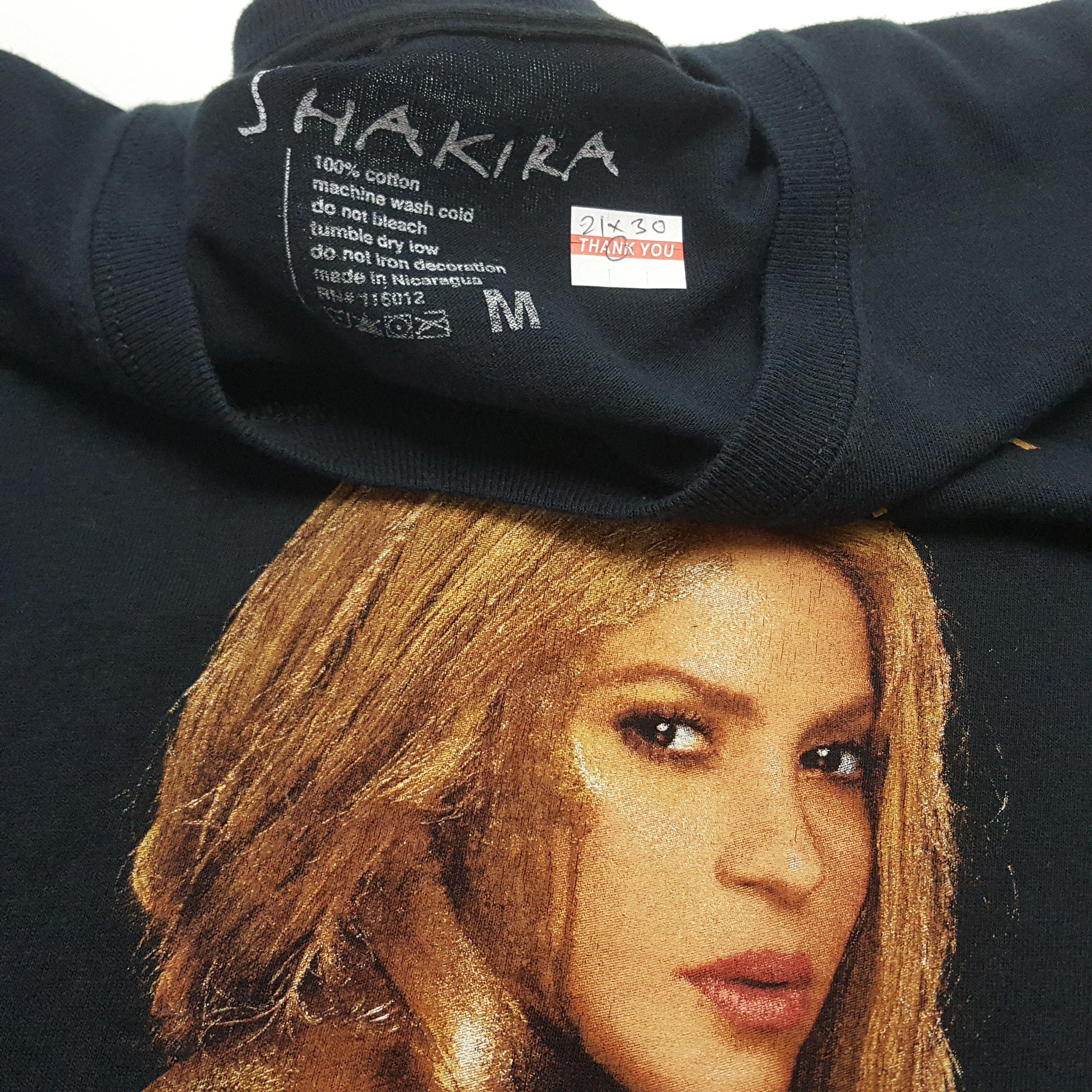 Band Tees × Vintage Vintage SHAKIRA Colombia Singer Album Promo T-Shirt Size US L / EU 52-54 / 3 - 3 Thumbnail