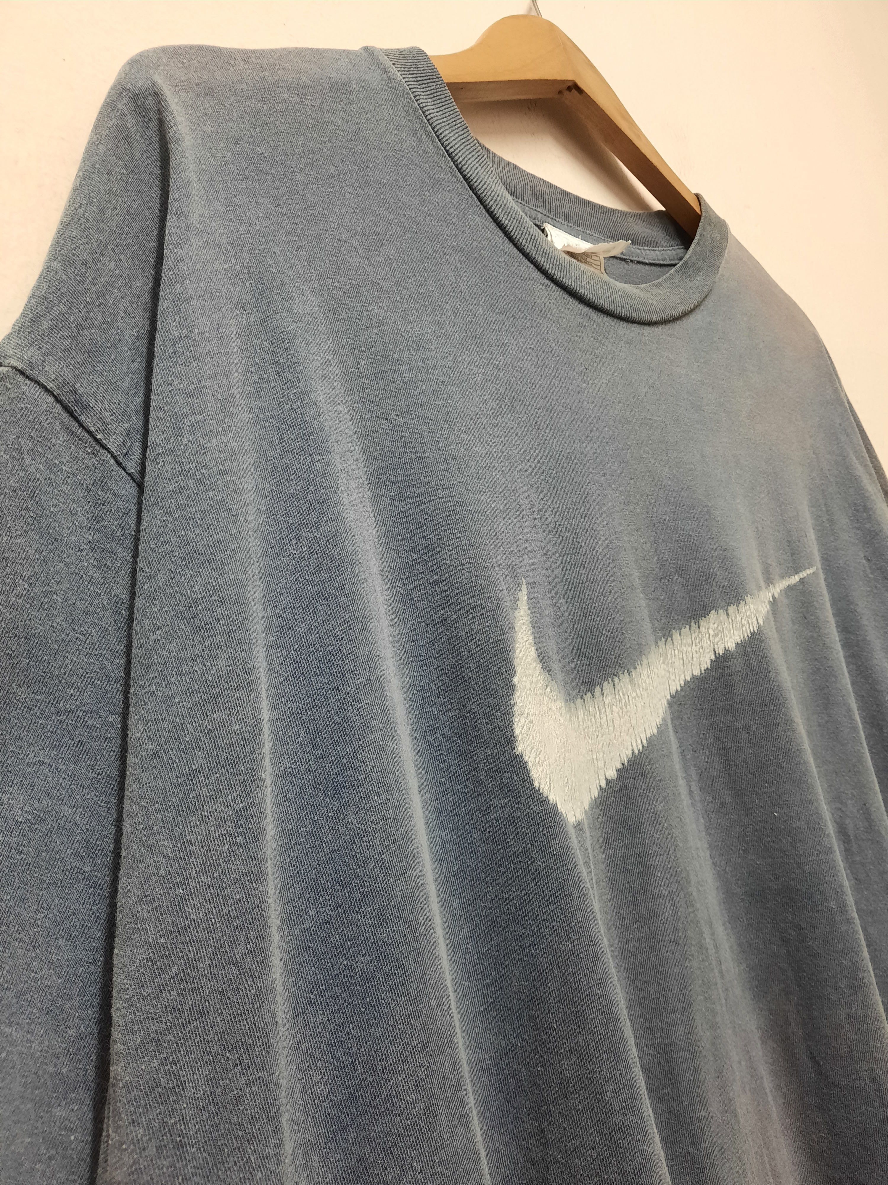 Nike VINTAGE NIKE BIG SWOOSH T-SHIRT FADED Size US XL / EU 56 / 4 - 3 Thumbnail