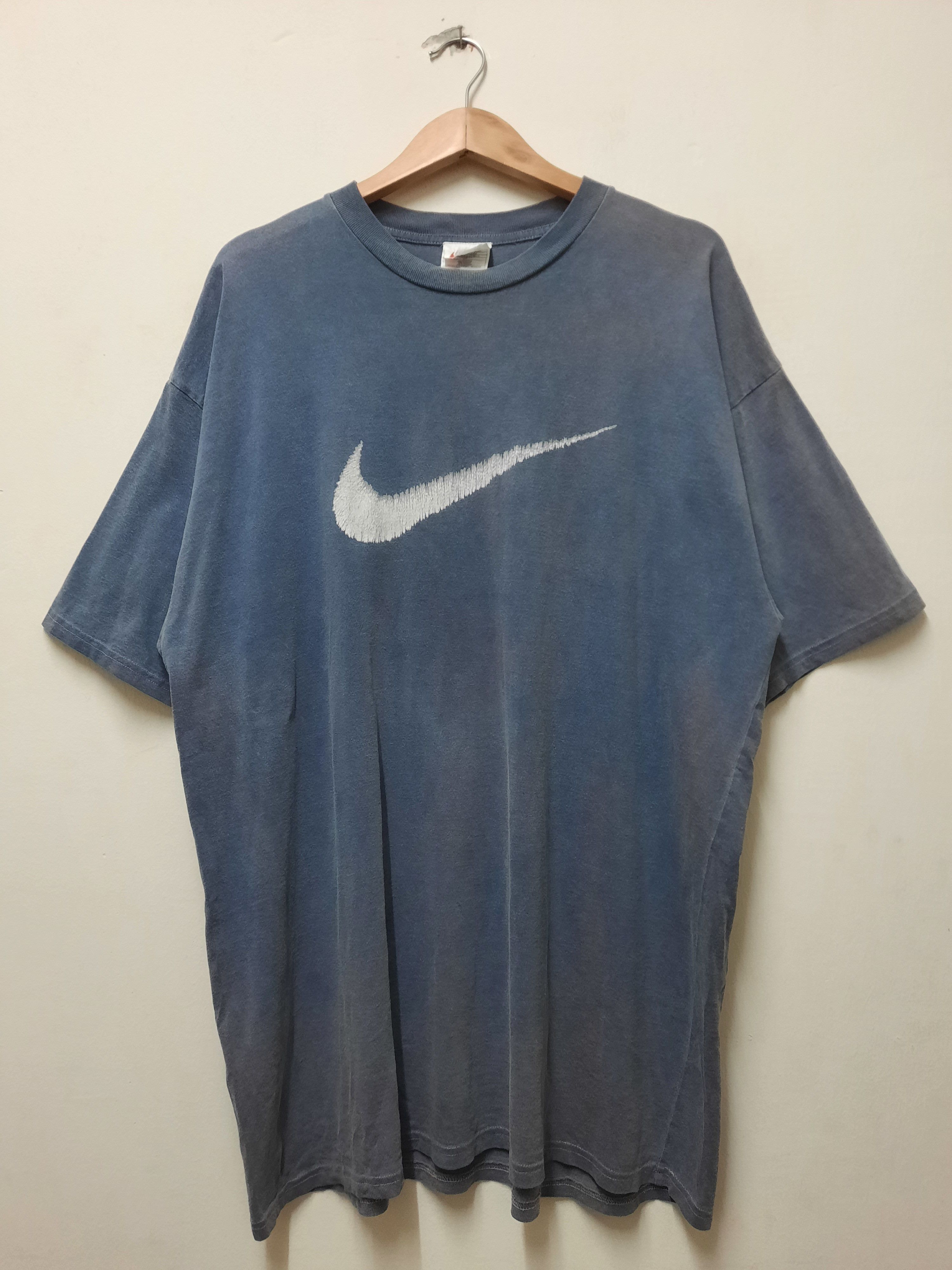 Nike VINTAGE NIKE BIG SWOOSH T-SHIRT FADED Size US XL / EU 56 / 4 - 1 Thumbnail