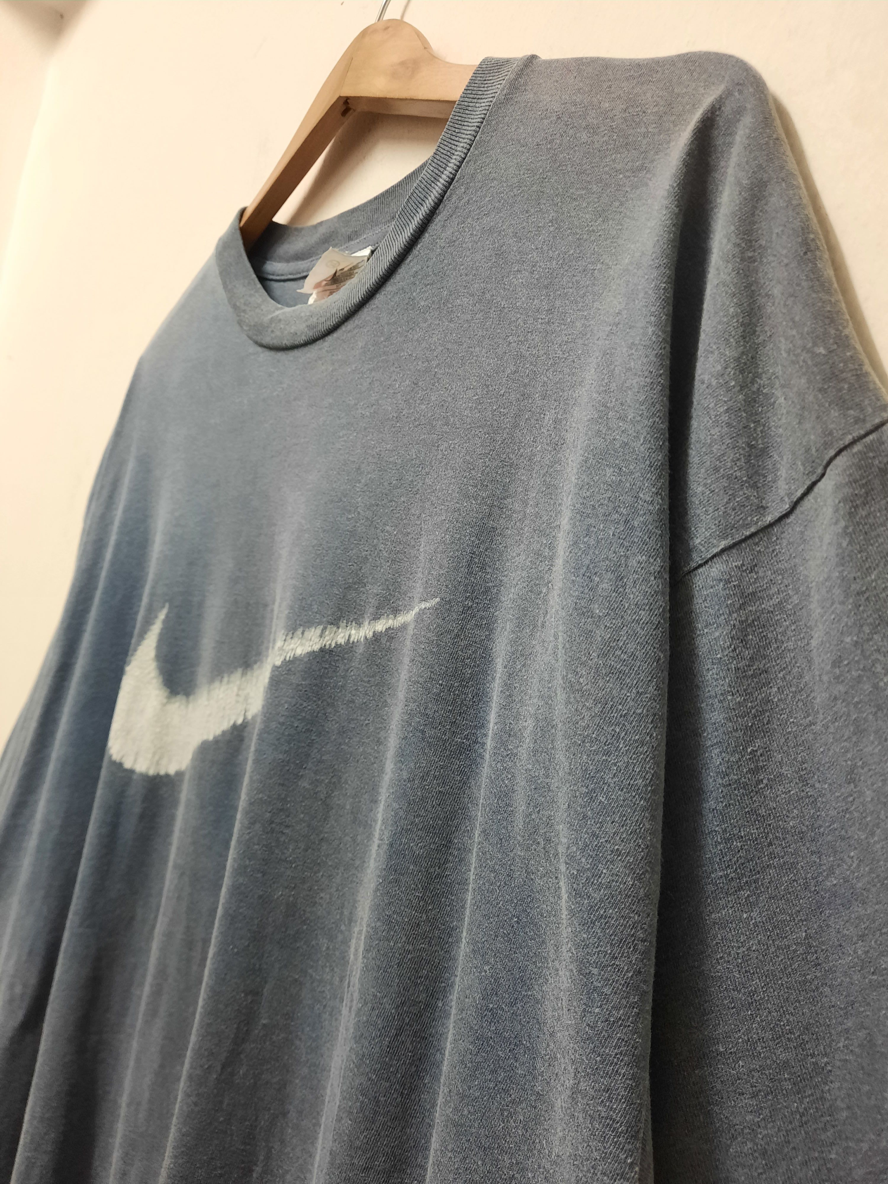 Nike VINTAGE NIKE BIG SWOOSH T-SHIRT FADED Size US XL / EU 56 / 4 - 2 Thumbnail
