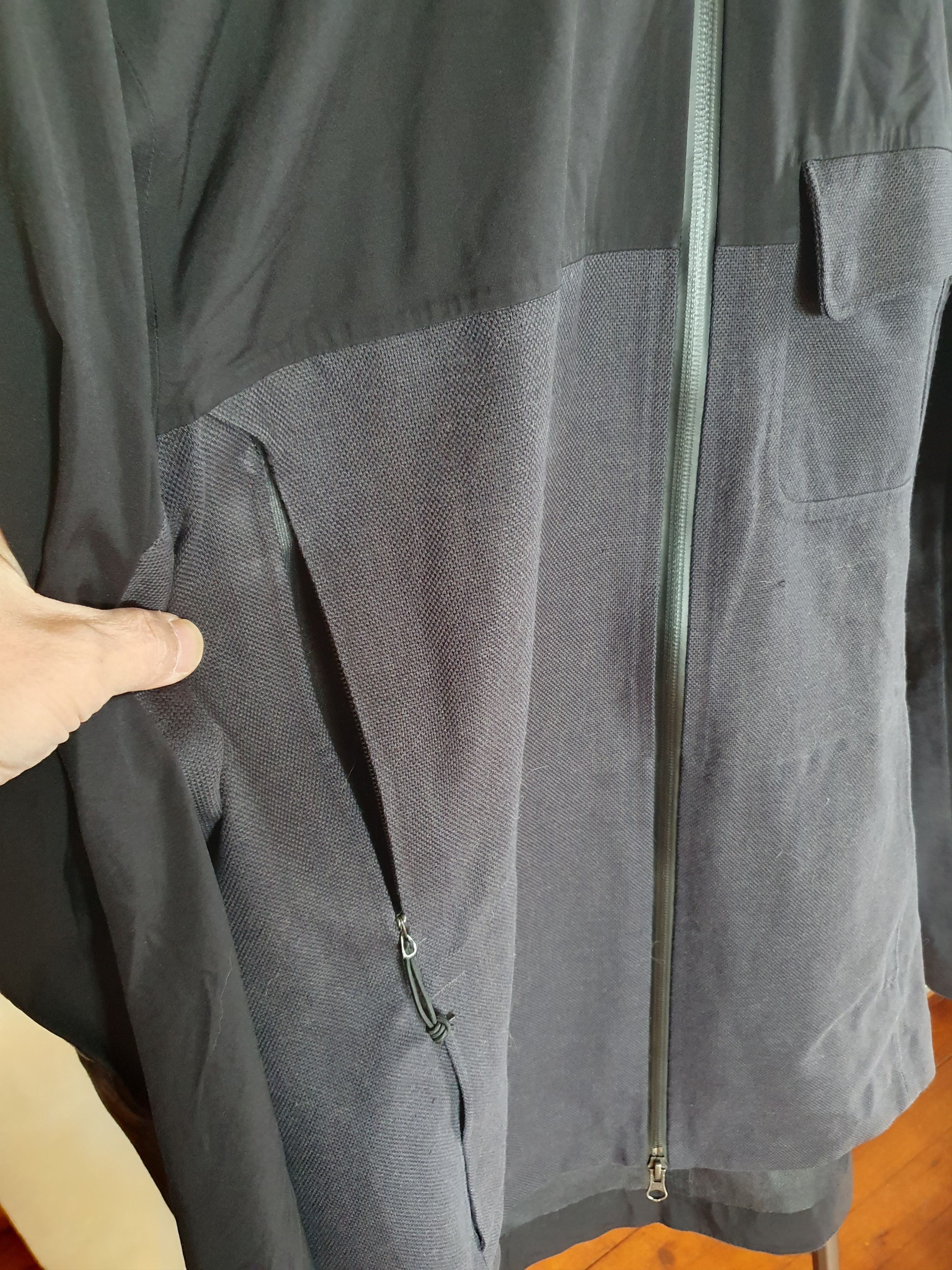 Lululemon Lululemon Waterproof Hiking two tone SWAG jacket sz L Size US L / EU 52-54 / 3 - 8 Thumbnail