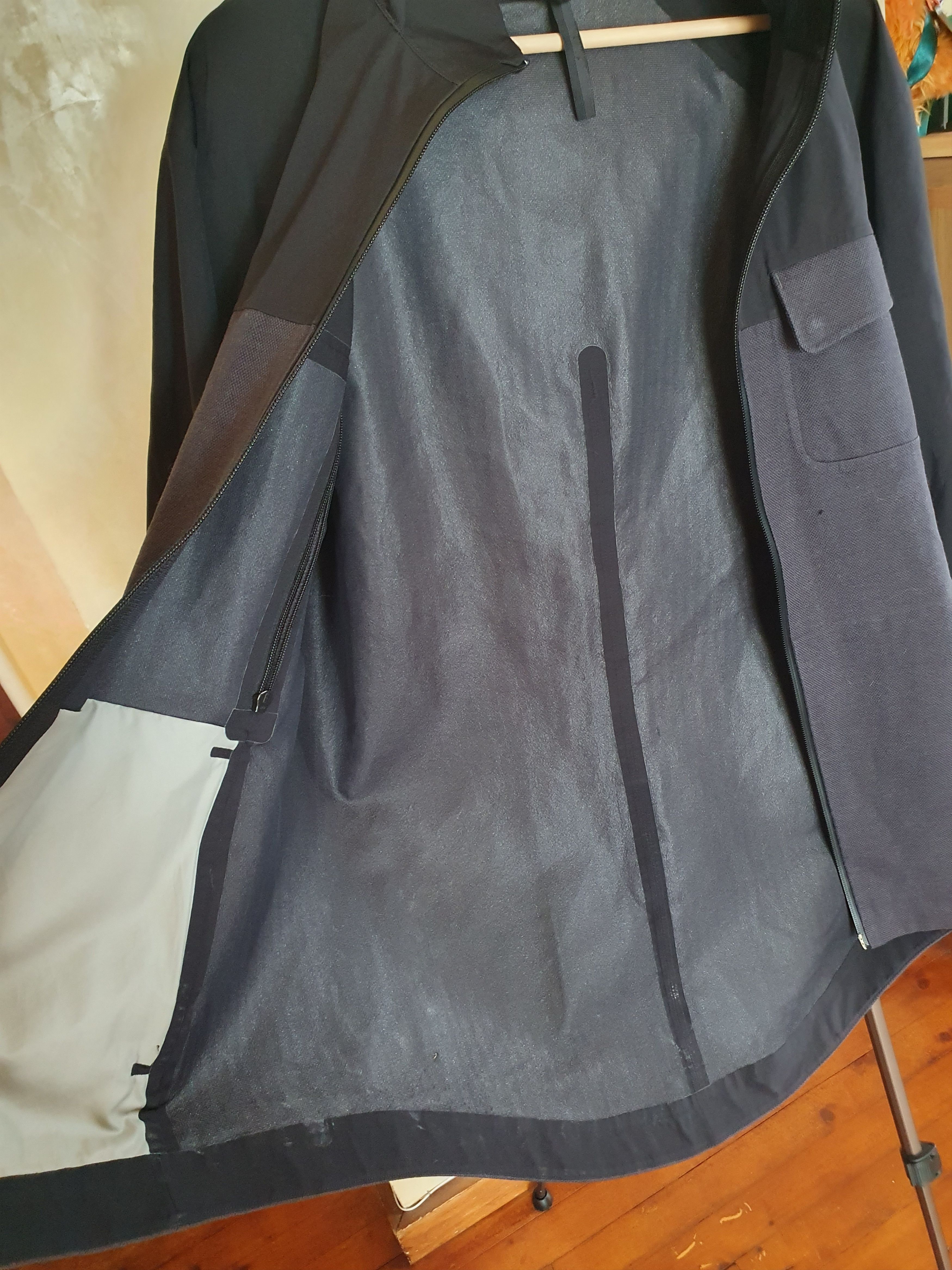 Lululemon Lululemon Waterproof Hiking two tone SWAG jacket sz L Size US L / EU 52-54 / 3 - 20 Thumbnail