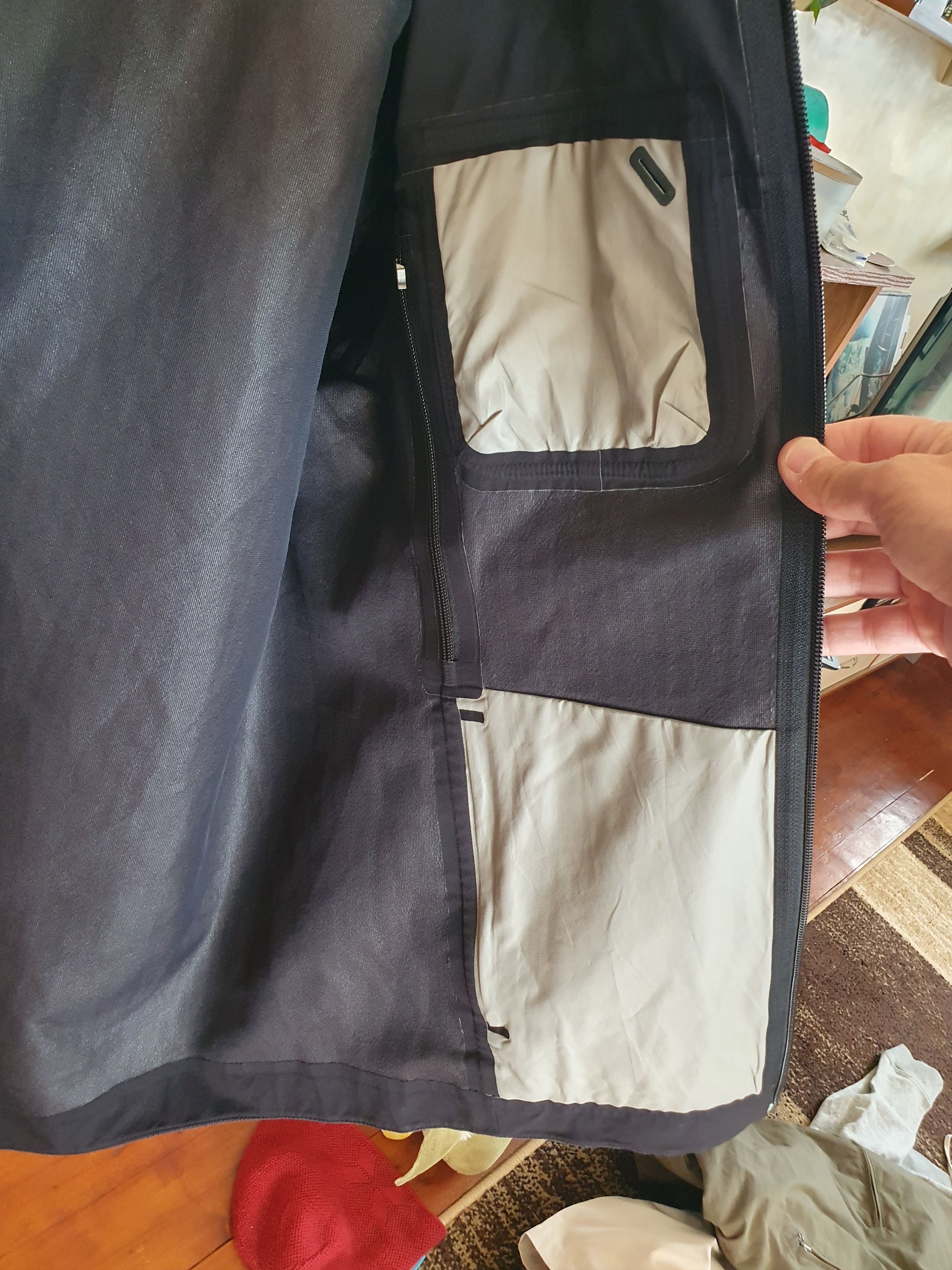 Lululemon Lululemon Waterproof Hiking two tone SWAG jacket sz L Size US L / EU 52-54 / 3 - 24 Thumbnail