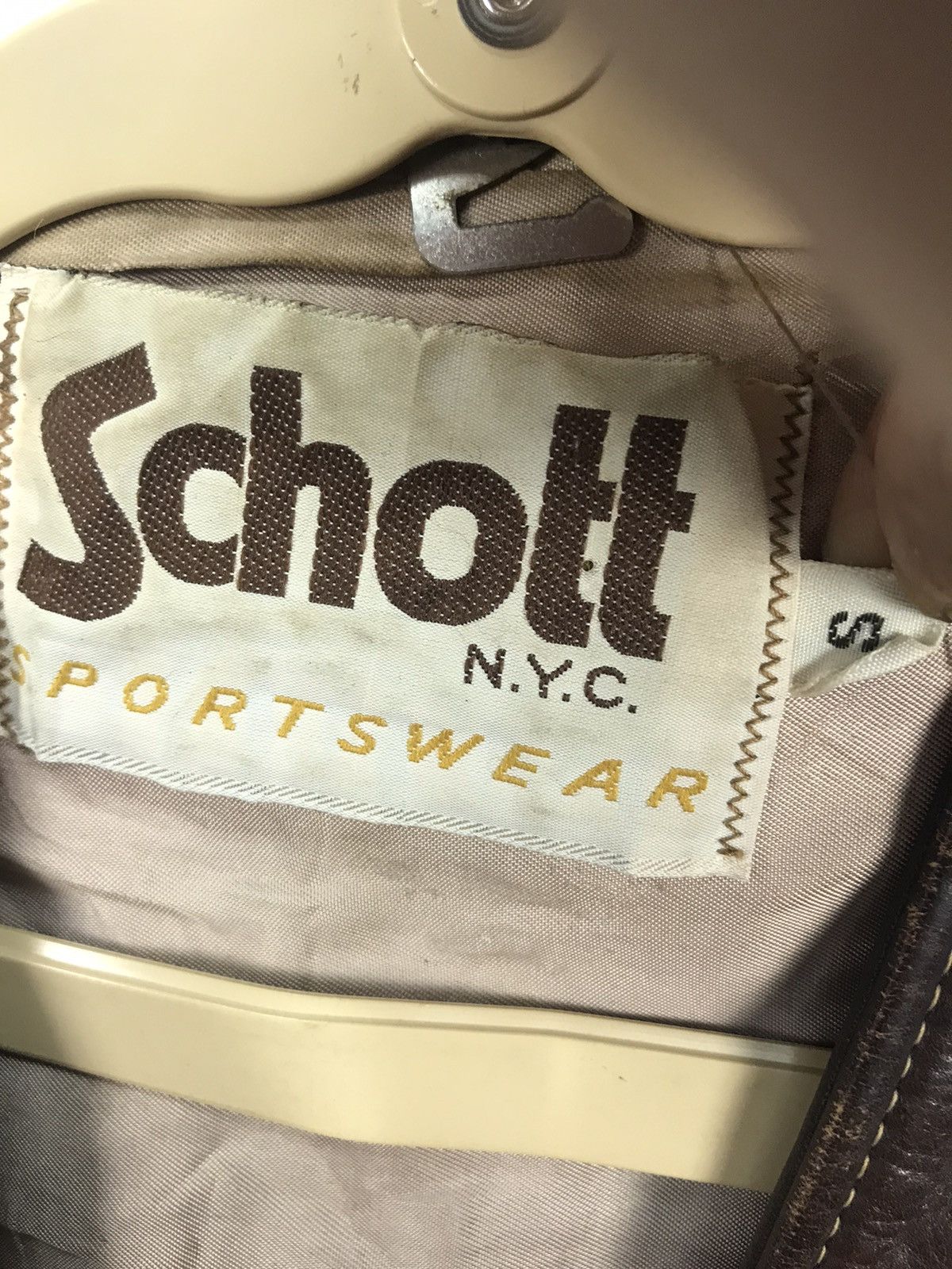 Leather × Schott × Vintage Vintage Schott leather vest distressed Size US S / EU 44-46 / 1 - 3 Thumbnail