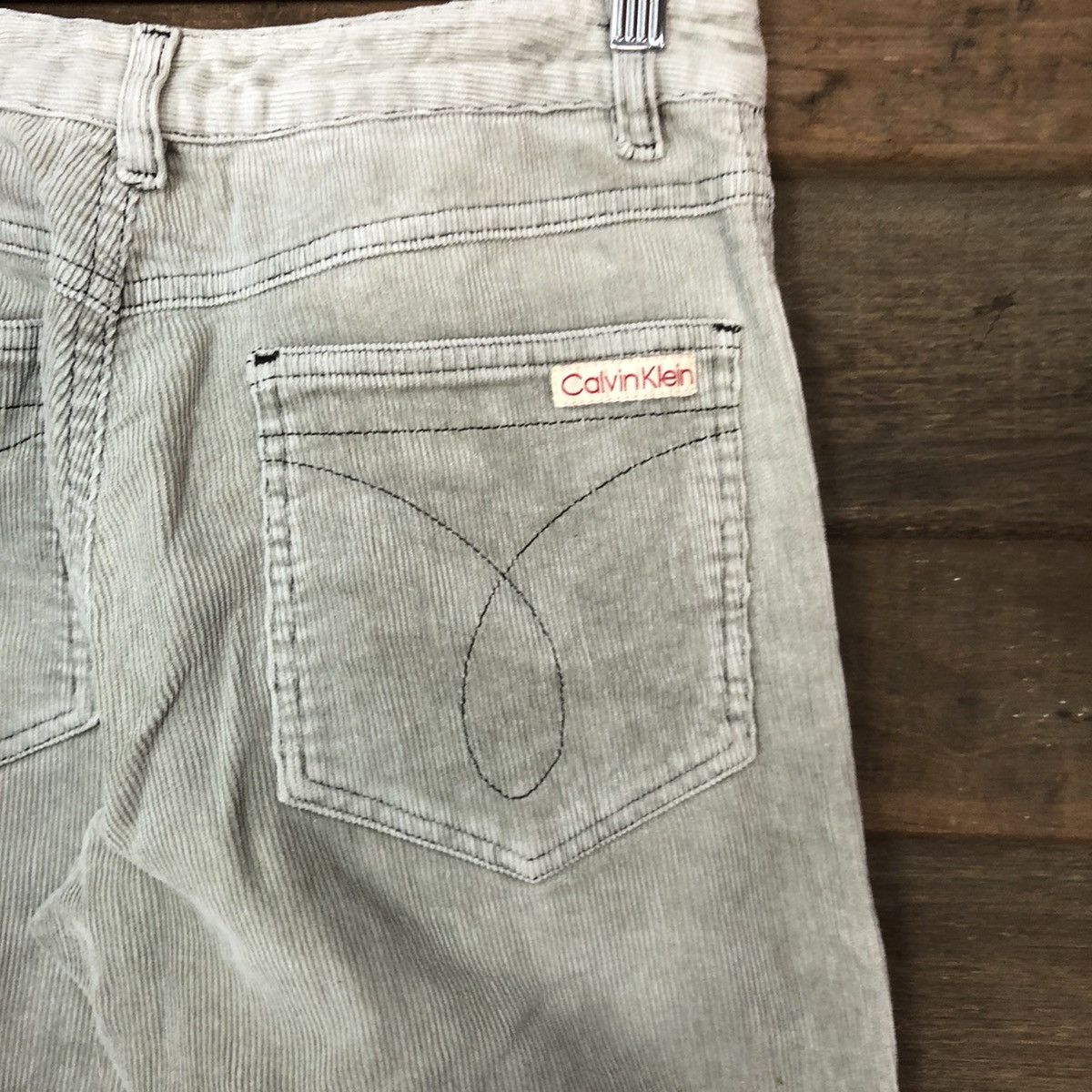 Calvin Klein Calvin Klein vintage White Conduroi Pants #7068 Size US 27 - 11 Thumbnail