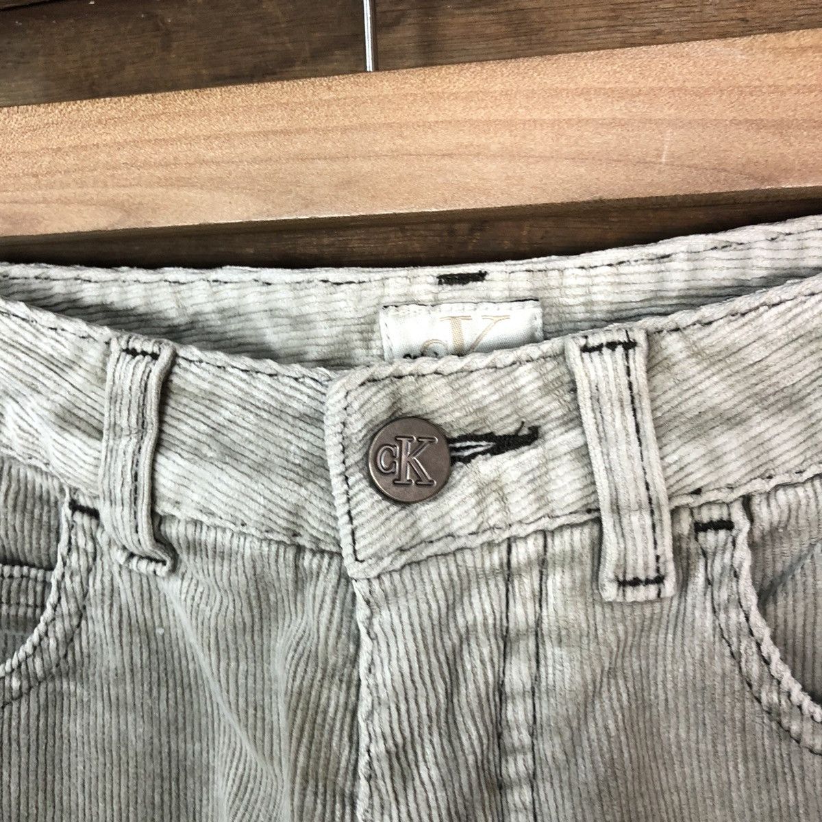 Calvin Klein Calvin Klein vintage White Conduroi Pants #7068 Size US 27 - 6 Thumbnail