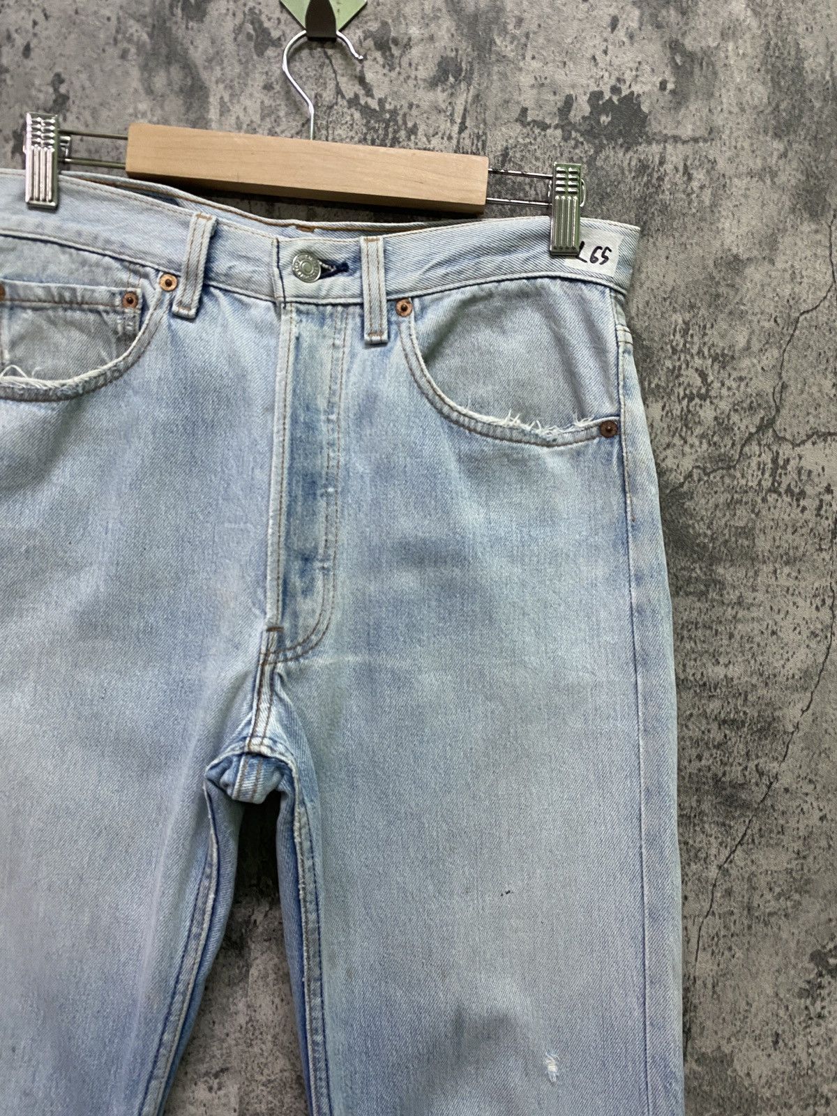 Levi's × Vintage Vintage LEVIS 501 Light Wash Distressed Denim -L65 Size US 28 / EU 44 - 5 Thumbnail