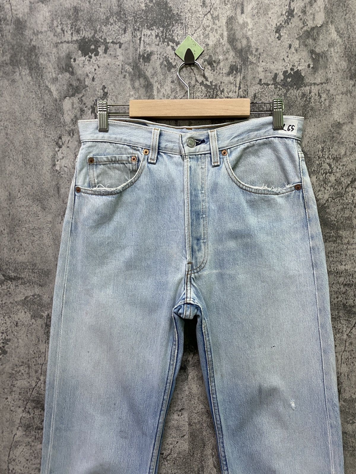 Levi's × Vintage Vintage LEVIS 501 Light Wash Distressed Denim -L65 Size US 28 / EU 44 - 3 Thumbnail