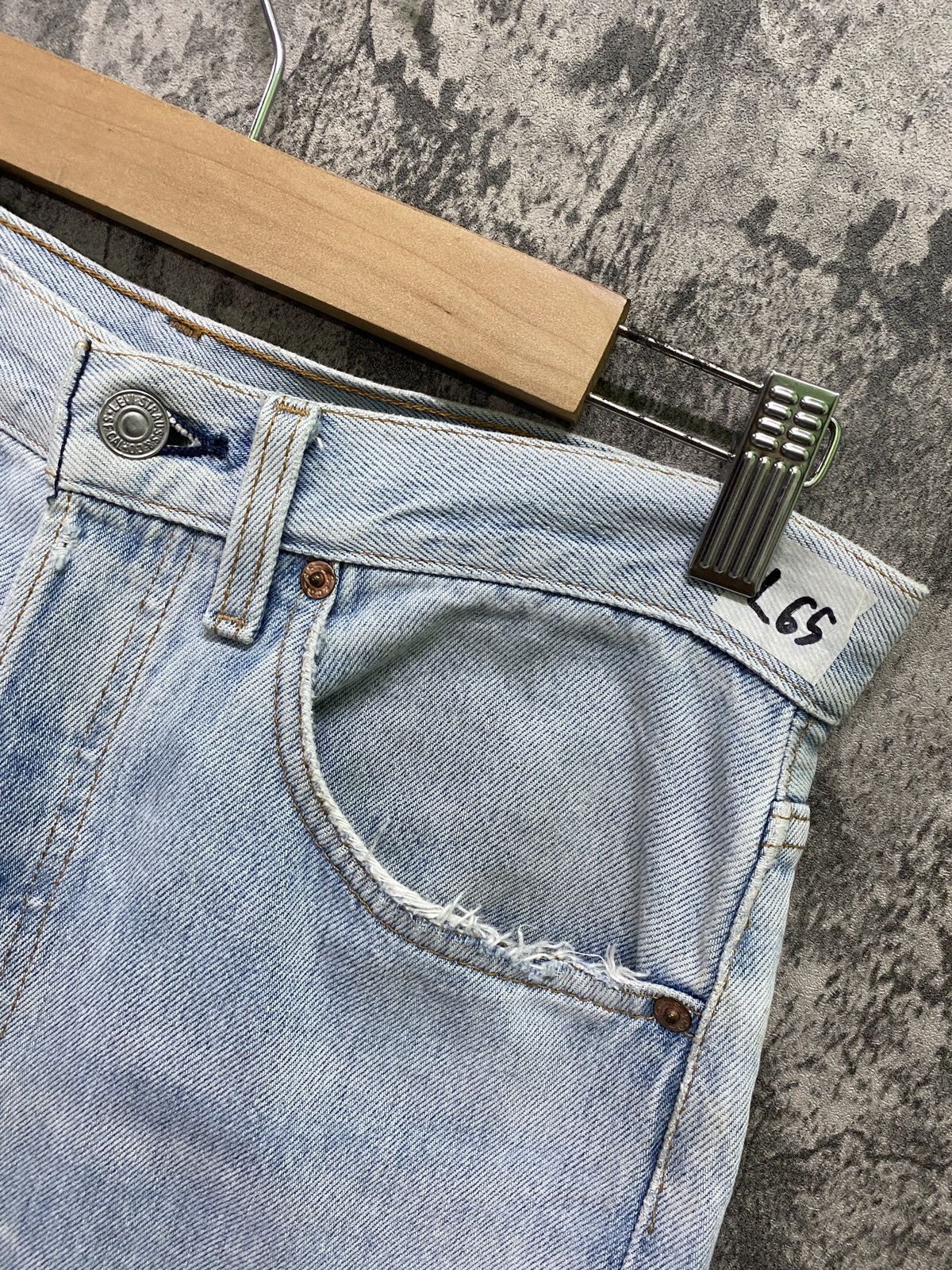 Levi's × Vintage Vintage LEVIS 501 Light Wash Distressed Denim -L65 Size US 28 / EU 44 - 11 Thumbnail