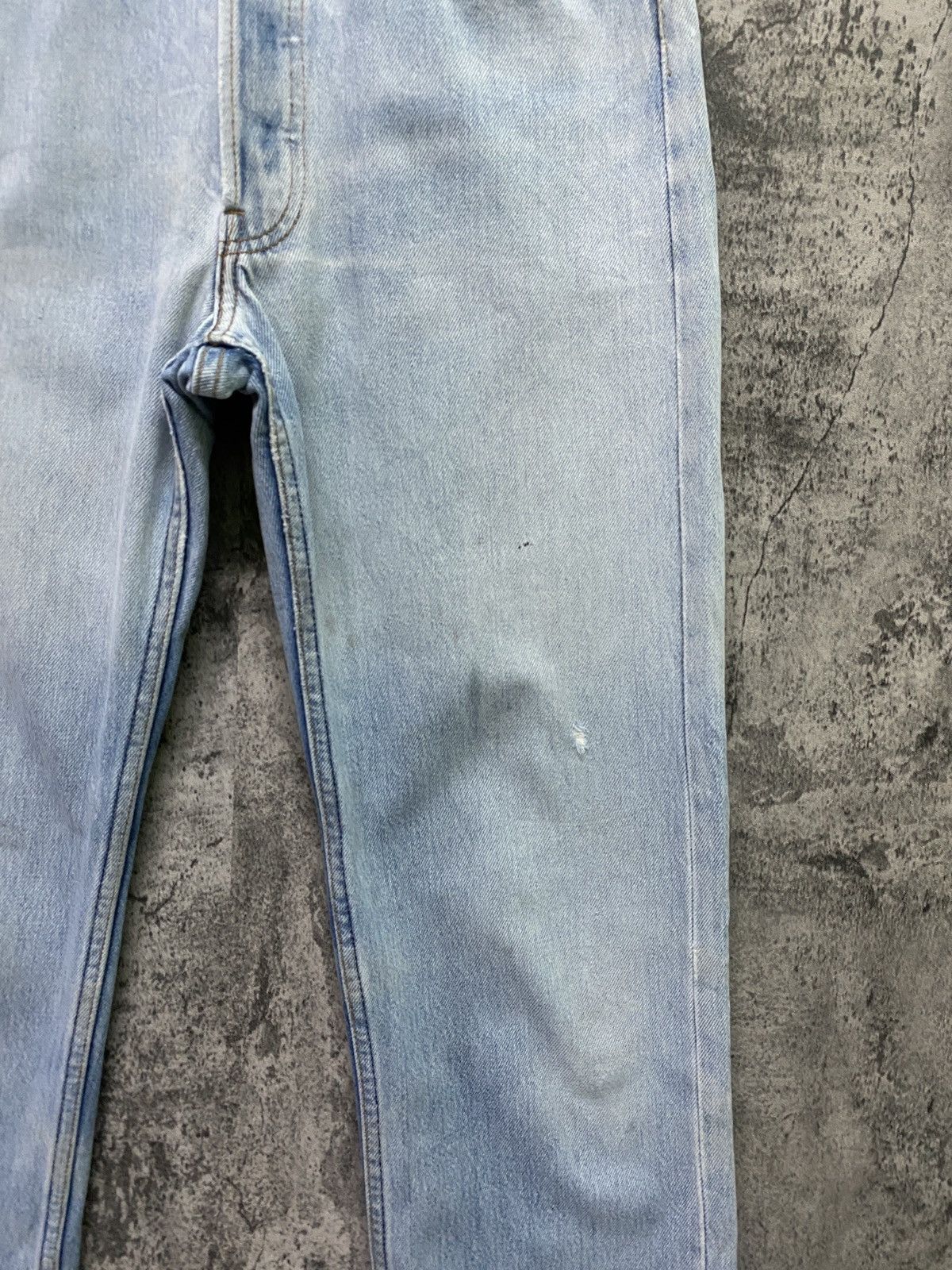 Levi's × Vintage Vintage LEVIS 501 Light Wash Distressed Denim -L65 Size US 28 / EU 44 - 6 Thumbnail
