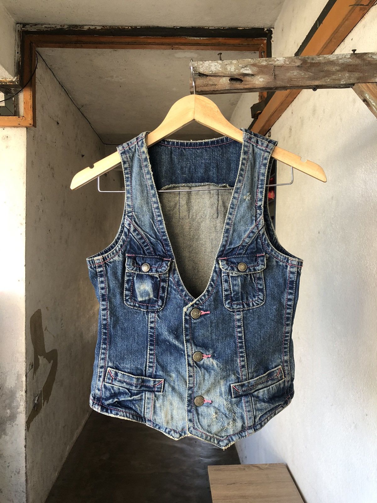 Hysteric Glamour Vintage Hysteric Glamour Distressed Denim Vest Jacket Size XXS / US 00 / IT 34 - 3 Thumbnail