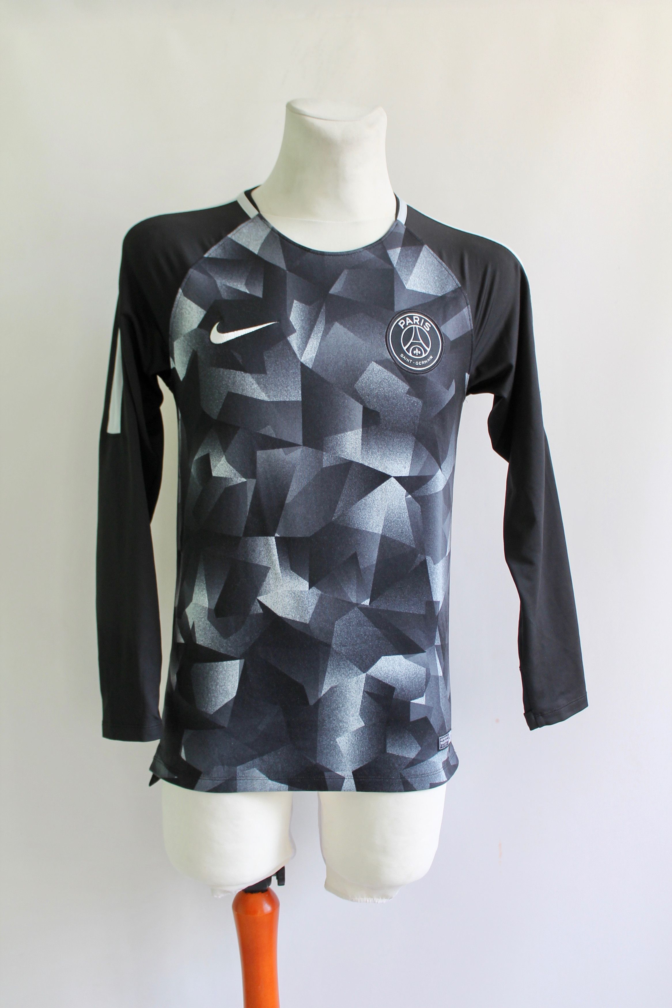 Nike 2017 2018 Nike PSG Paris Saint Germain Long Sleeve Training Size US S / EU 44-46 / 1 - 2 Thumbnail