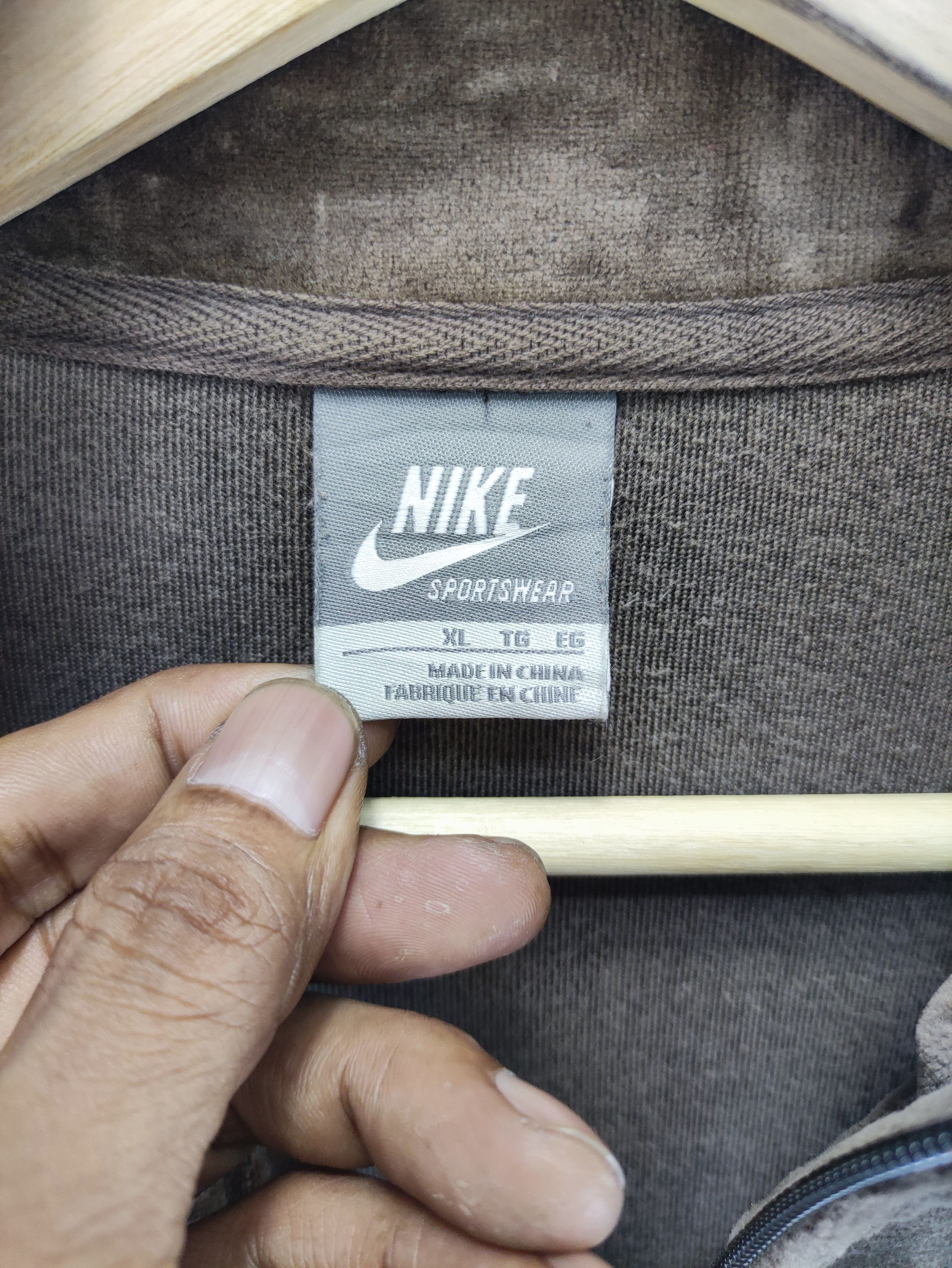 Nike Vintage Nike Sportswear Velvet Sweater Zipper Size US L / EU 52-54 / 3 - 3 Thumbnail