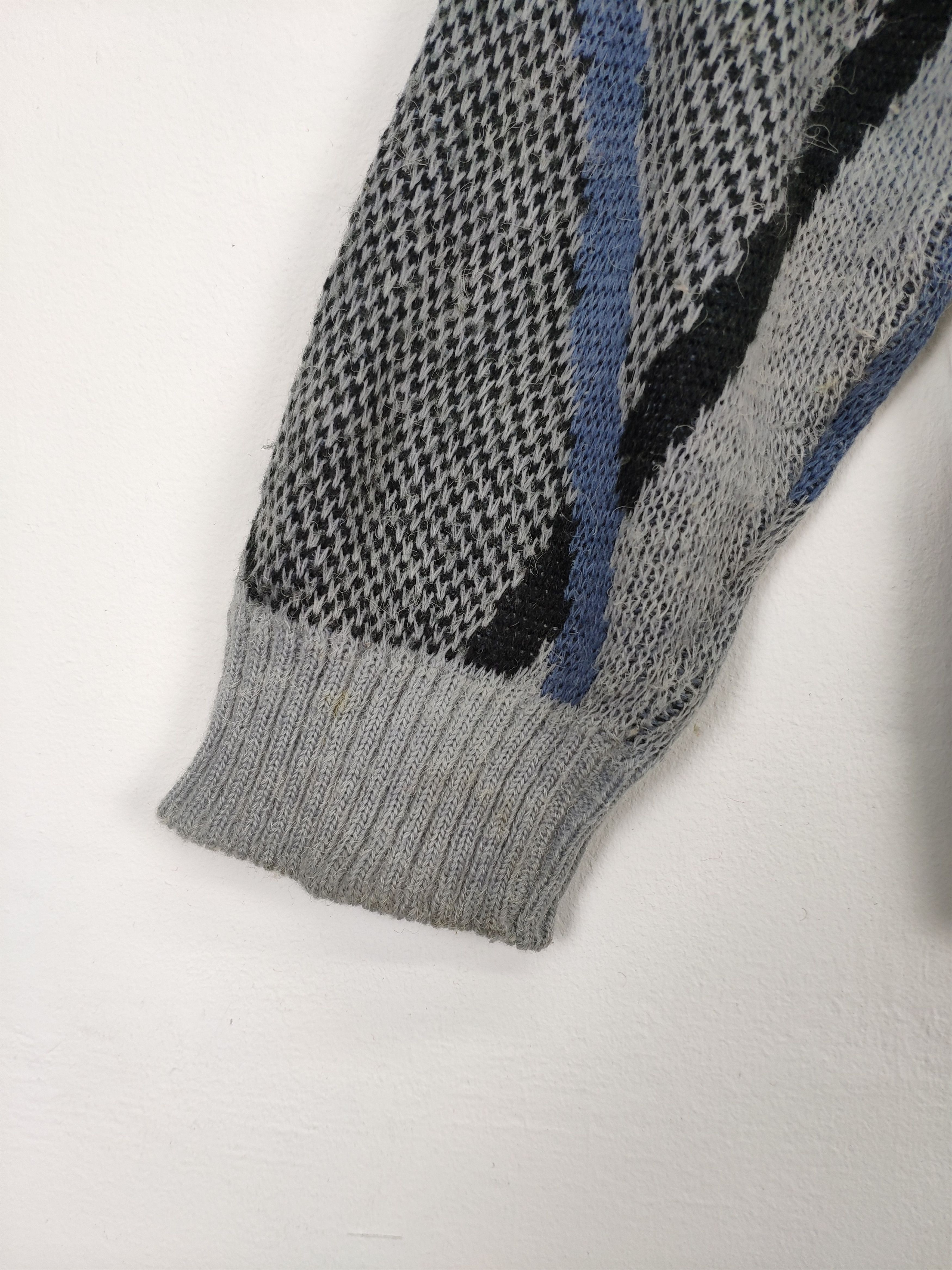 Aran Isles Knitwear × Japanese Brand × Vintage Vintage Wool Knit Sweater Abstract Motif Size US S / EU 44-46 / 1 - 14 Thumbnail