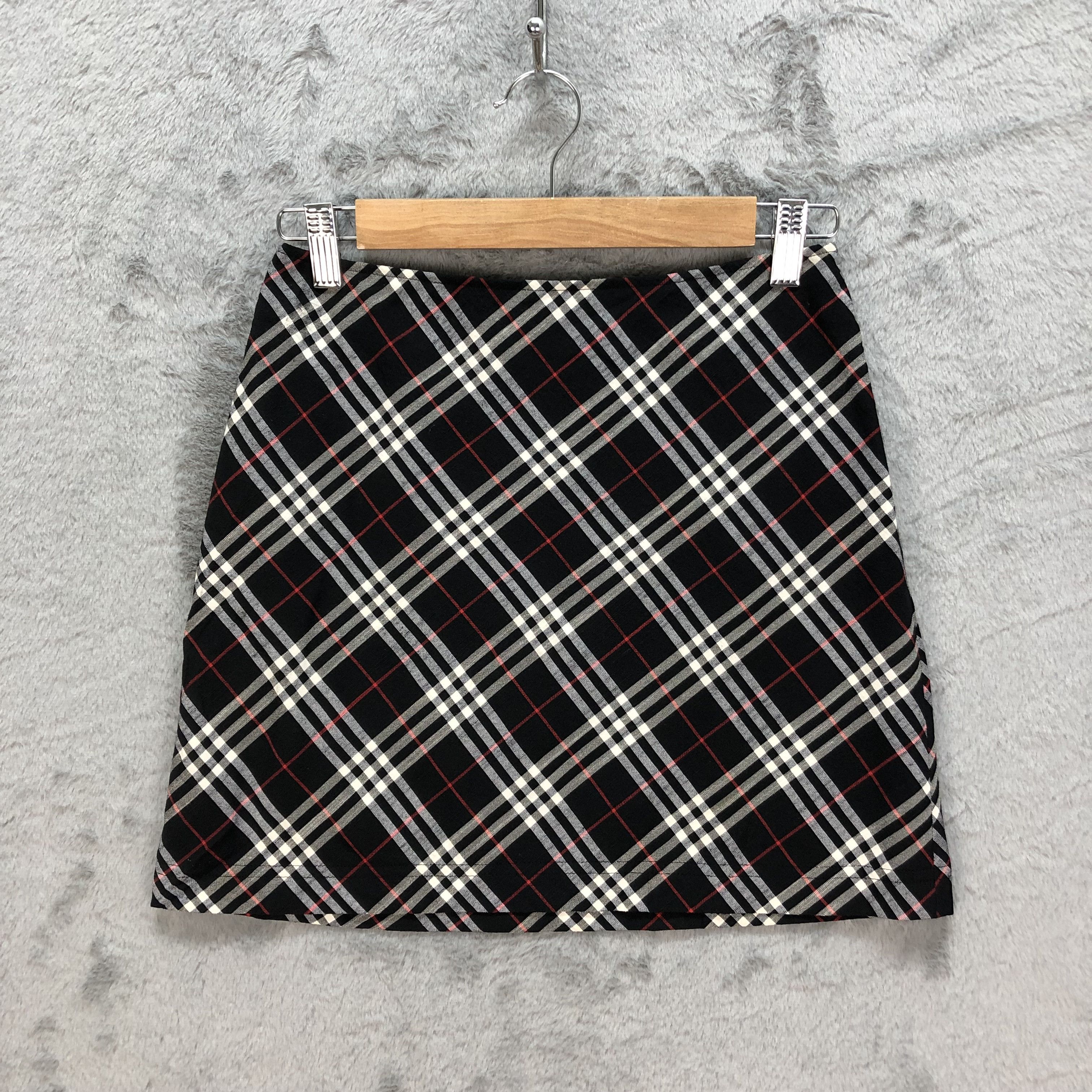 Burberry BURBERRY LONDON BLUE LABEL MINI SKIRTS #6077-216 Size 26" / US 2 / IT 38 - 1 Thumbnail