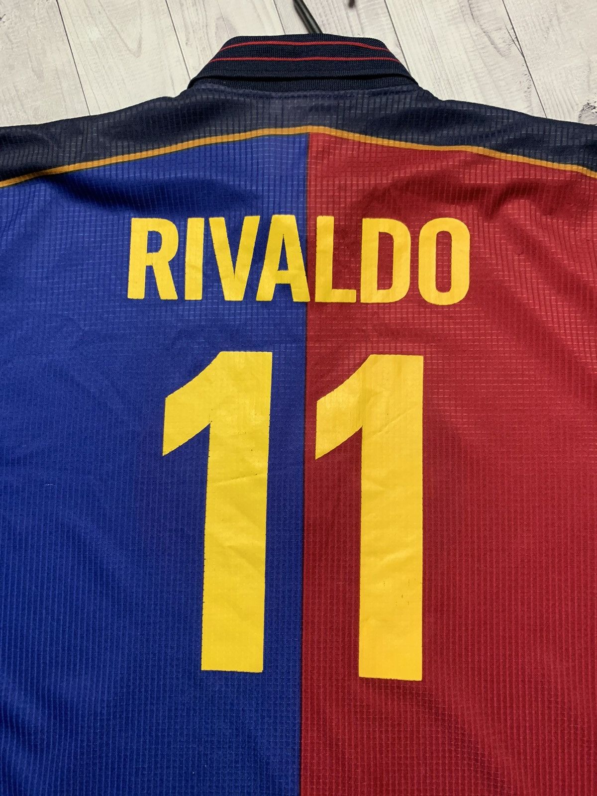 Vintage Vintage Barcelona soccer jersey 11 Rivaldo size XXL Size US XXL / EU 58 / 5 - 8 Thumbnail