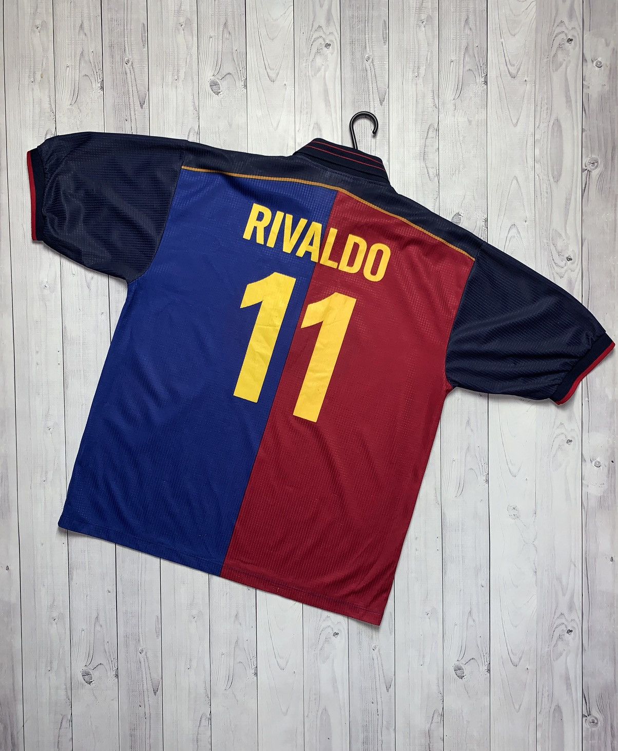 Vintage Vintage Barcelona soccer jersey 11 Rivaldo size XXL Size US XXL / EU 58 / 5 - 1 Thumbnail