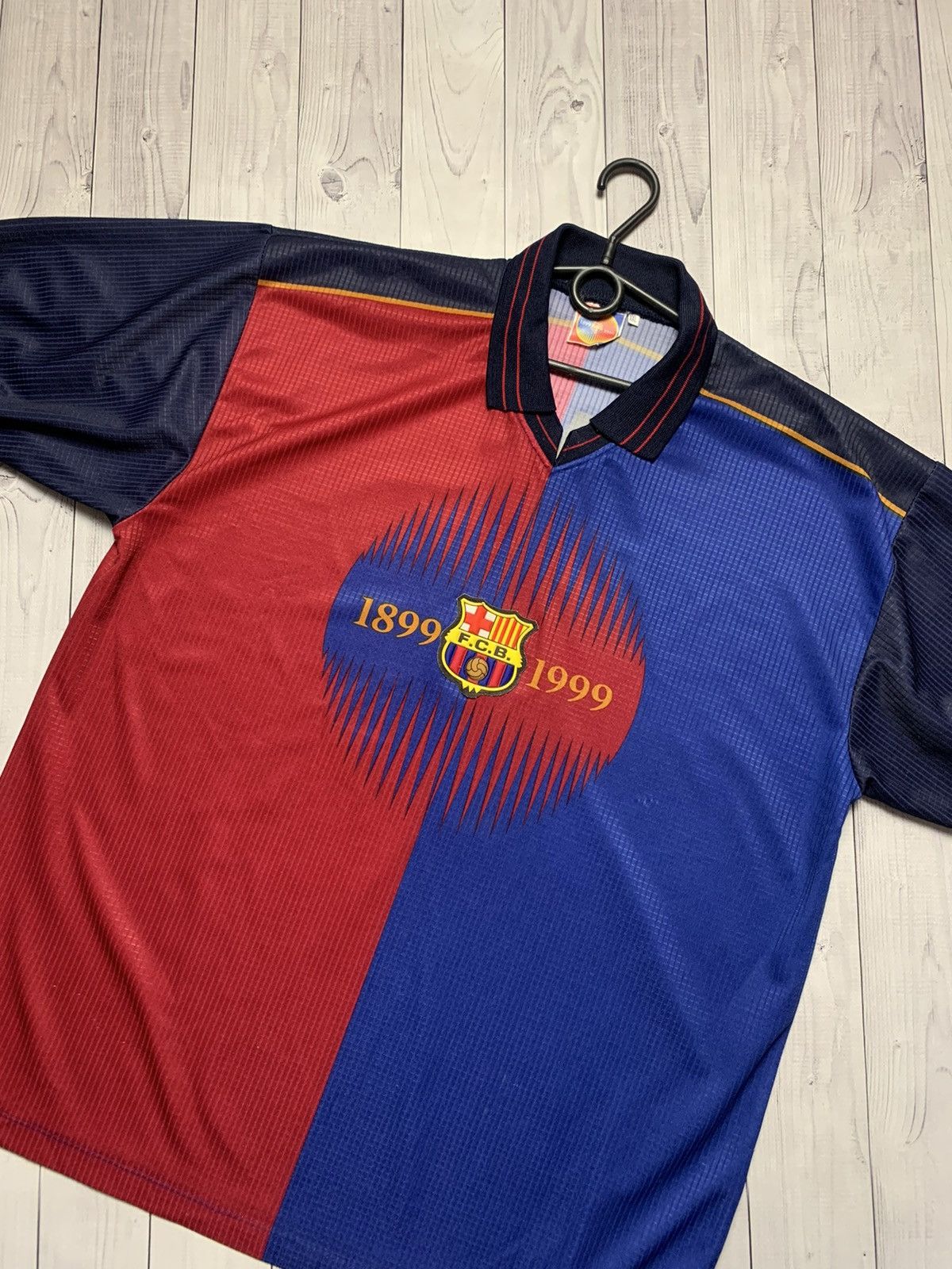 Vintage Vintage Barcelona soccer jersey 11 Rivaldo size XXL Size US XXL / EU 58 / 5 - 3 Thumbnail